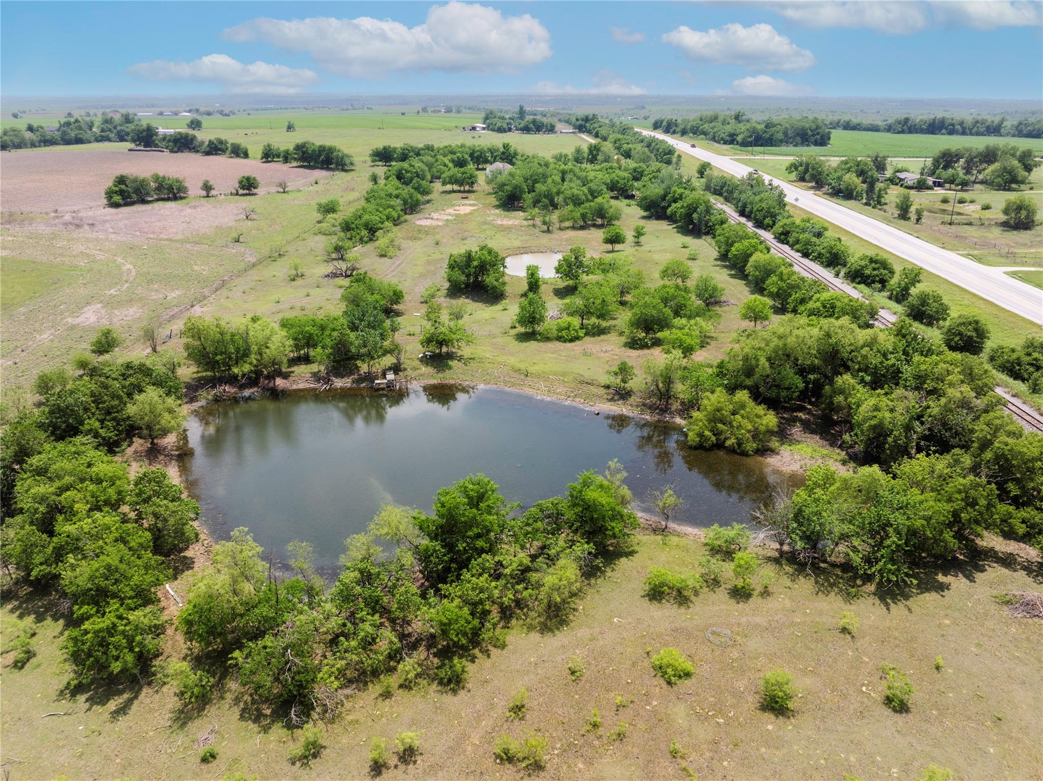 2901 and 501 S Main St, Taylor, TX 76574
