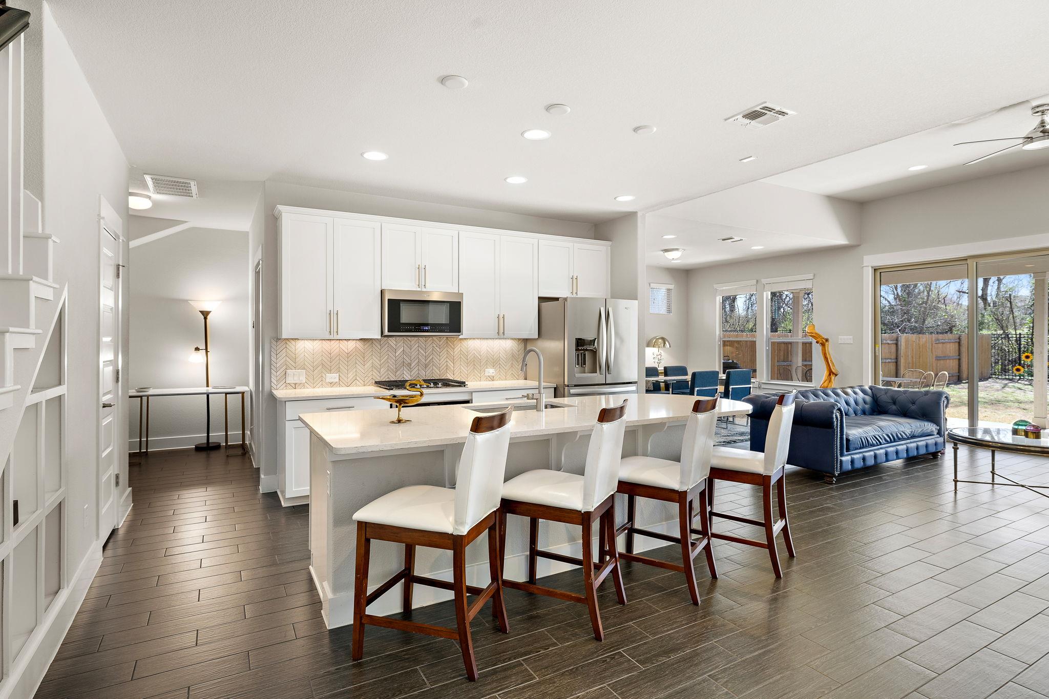 1050 Kenney Fort Xing # 24, Round Rock, TX 78665