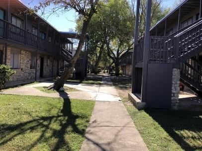 137 Elm St # 2, Lockhart, TX 78644