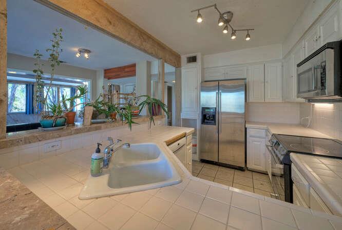 614 Sunfish St, Lakeway, TX 78734