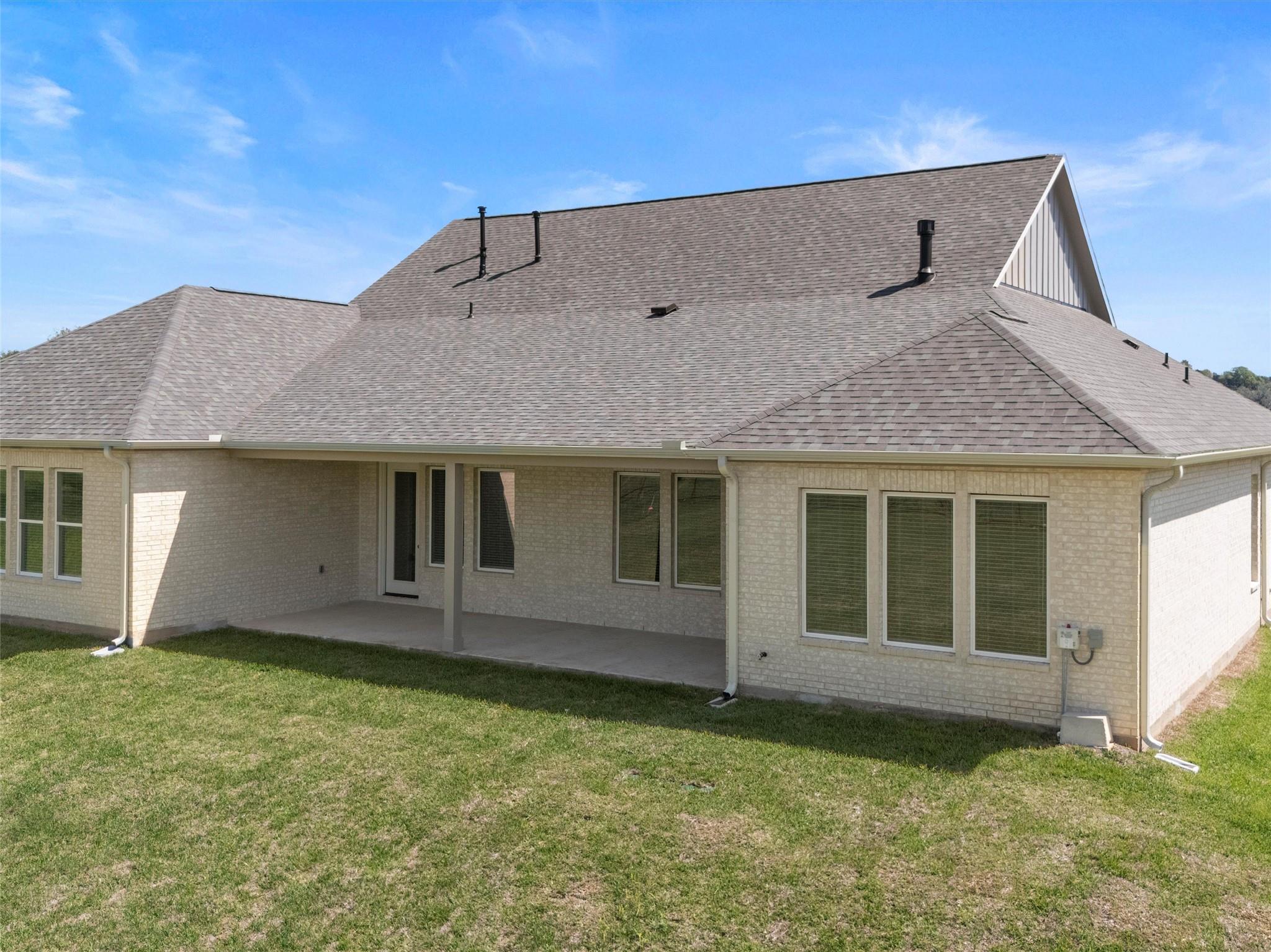 226 Hydrangea Dr, Smithville, TX 78957