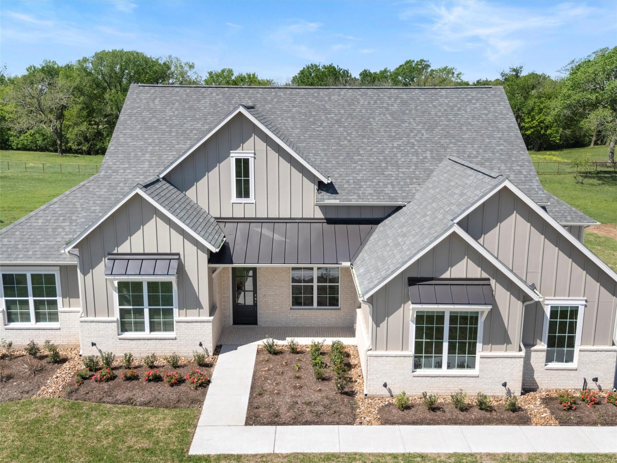 226 Hydrangea Dr, Smithville, TX 78957