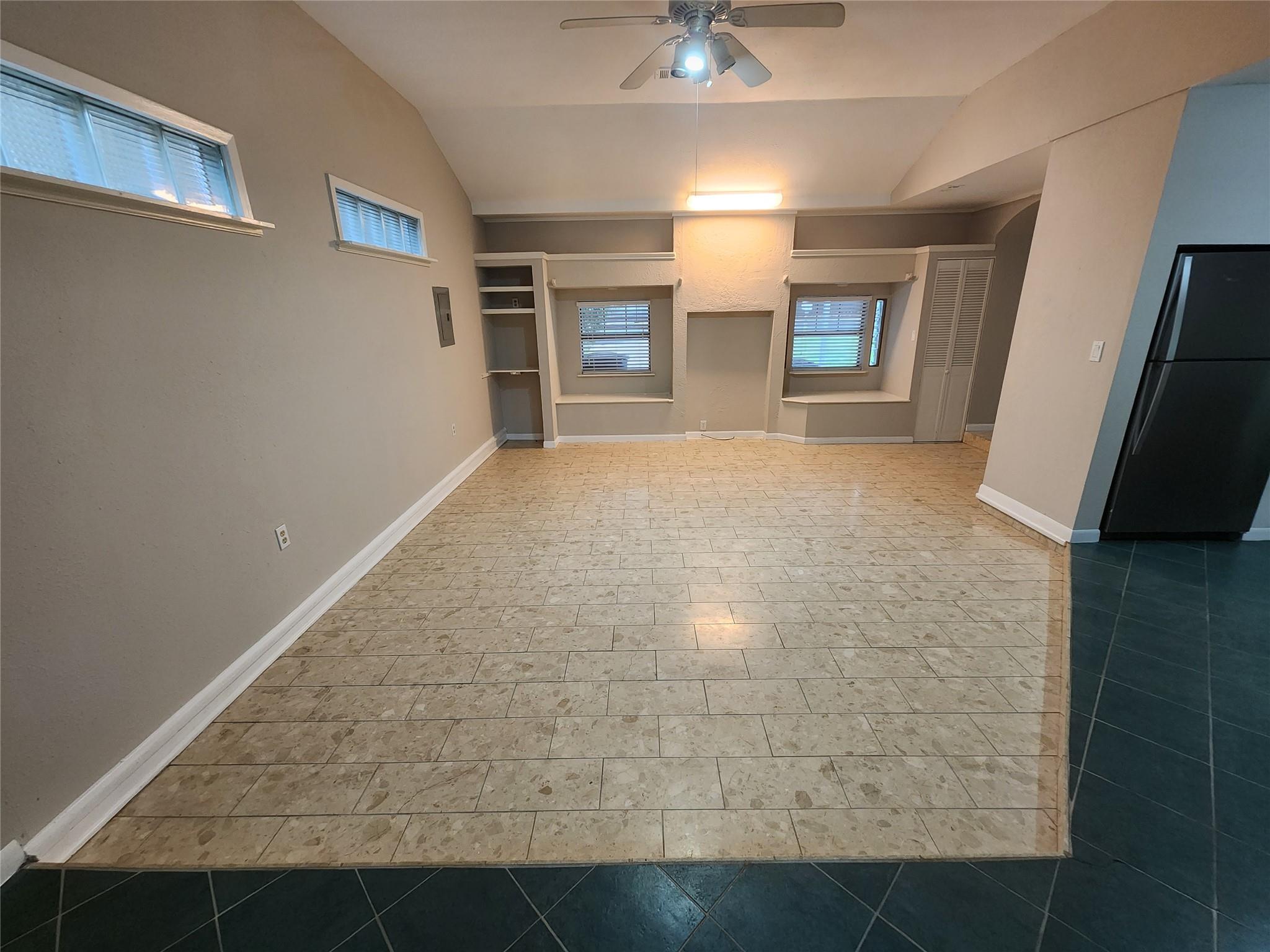 5221 Meadow Creek Dr, Austin, TX 78745