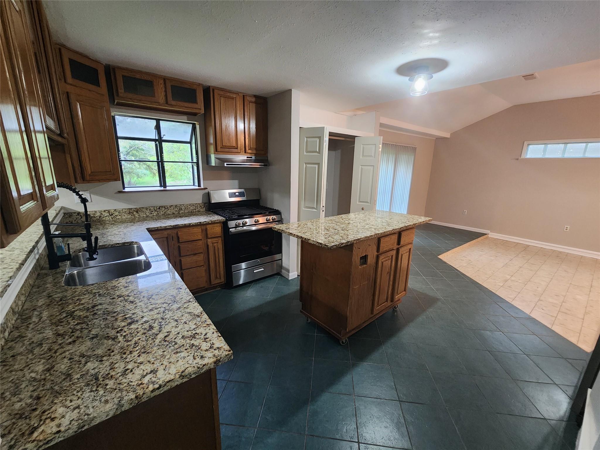 5221 Meadow Creek Dr, Austin, TX 78745