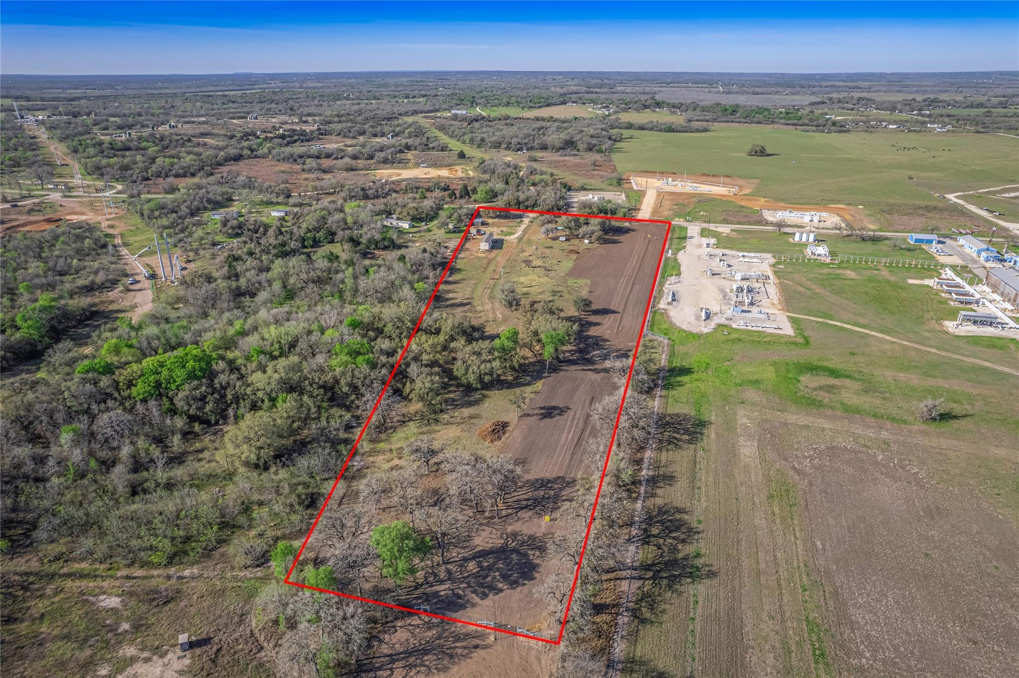 345 Meridian Ln, Luling, TX 78648