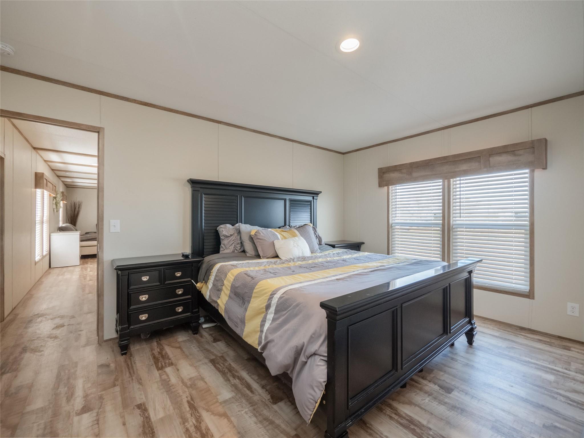 345 Meridian Ln, Luling, TX 78648