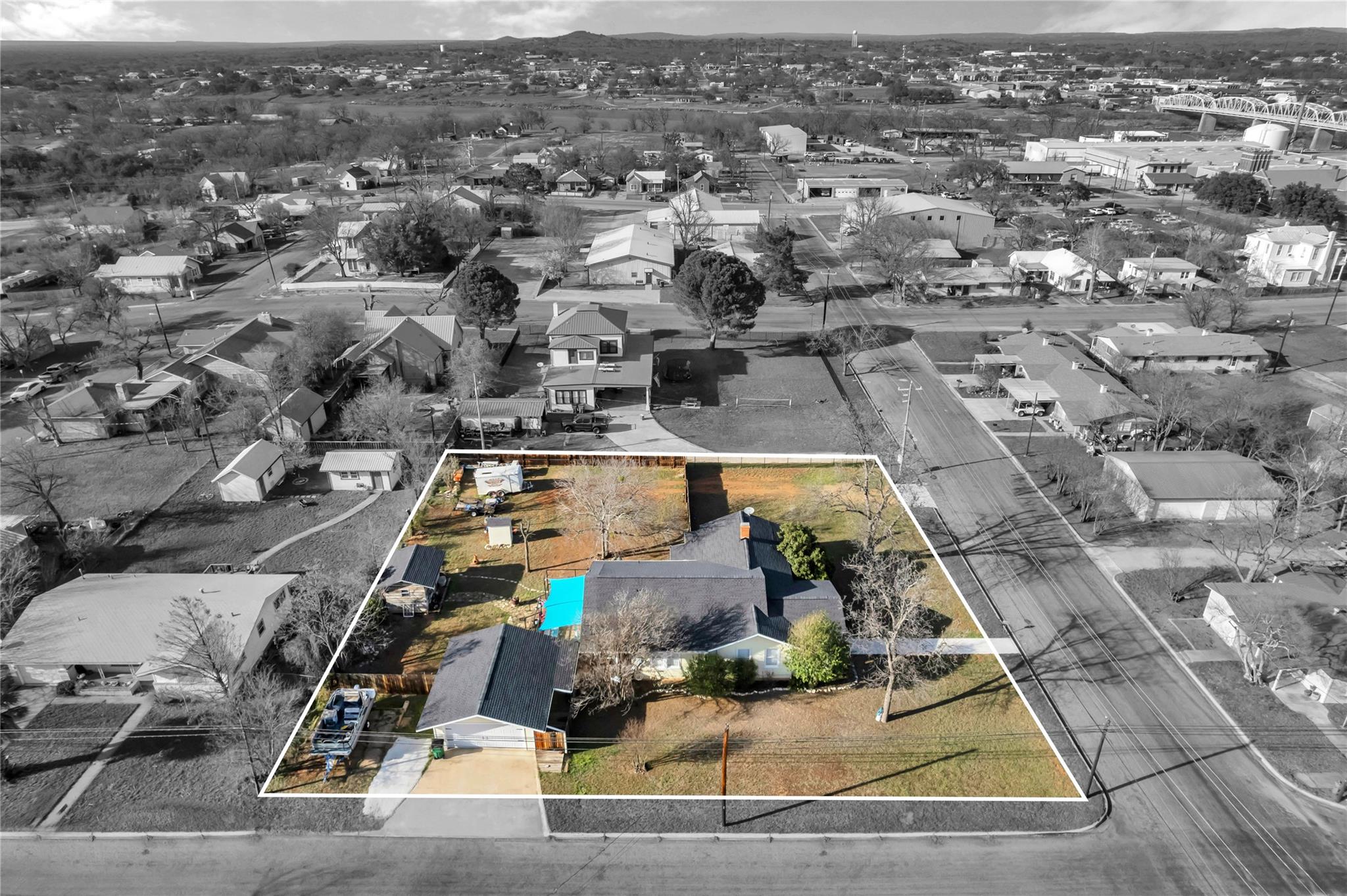 909 Flag St, Llano, TX 78643