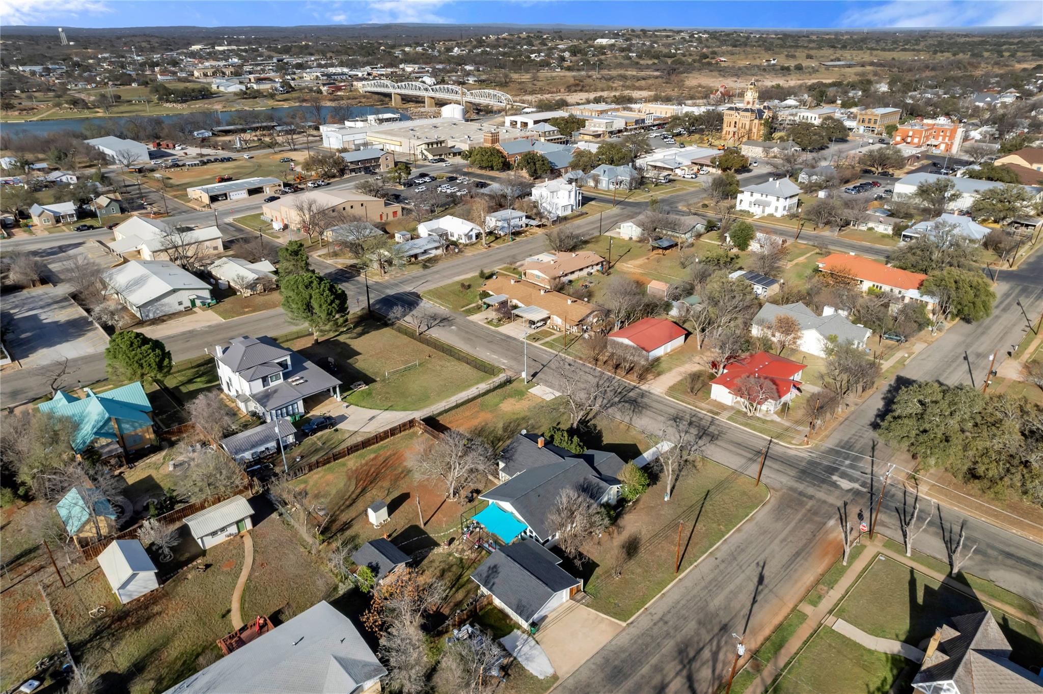909 Flag St, Llano, TX 78643