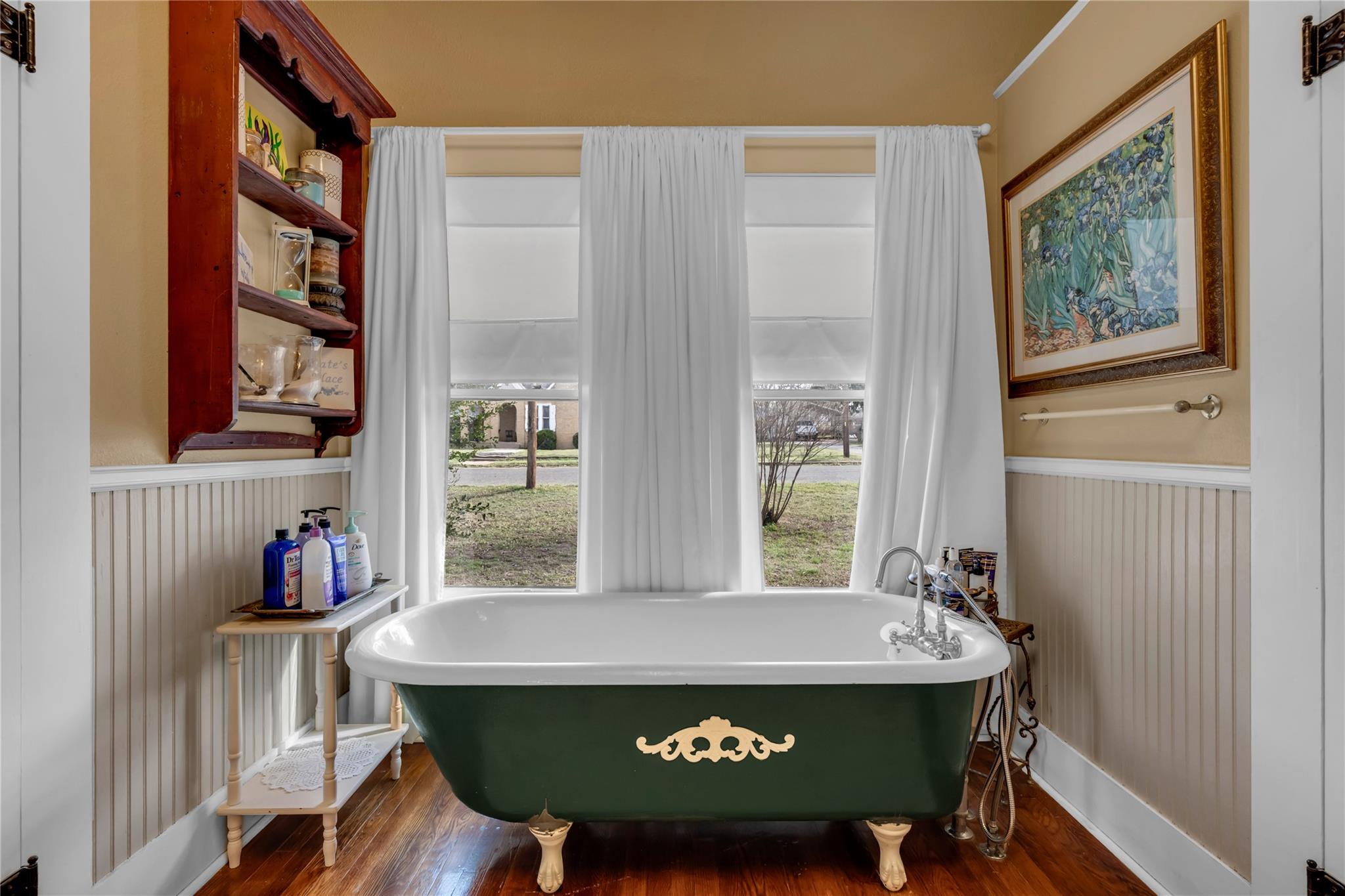 909 Flag St, Llano, TX 78643