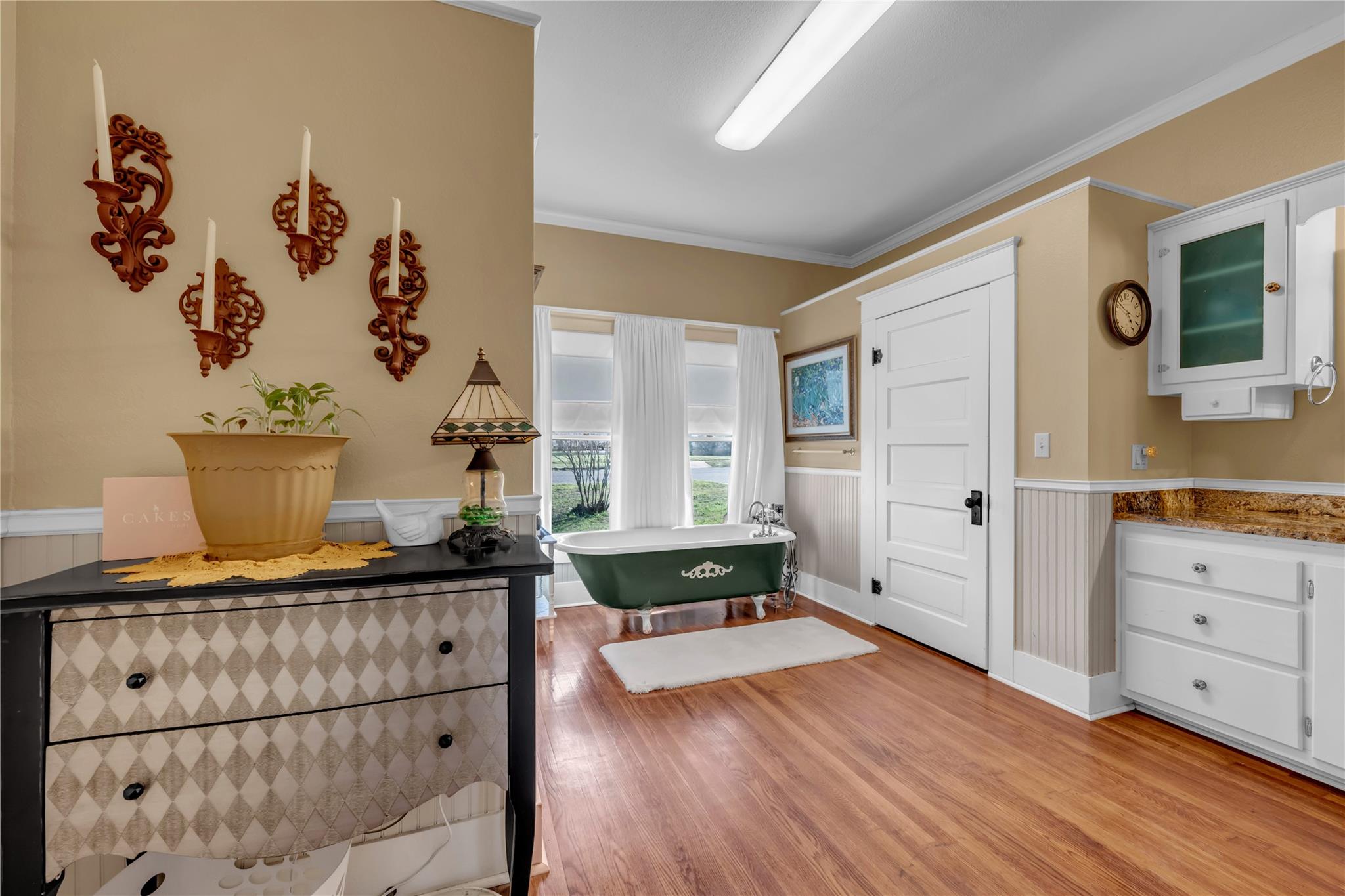 909 Flag St, Llano, TX 78643