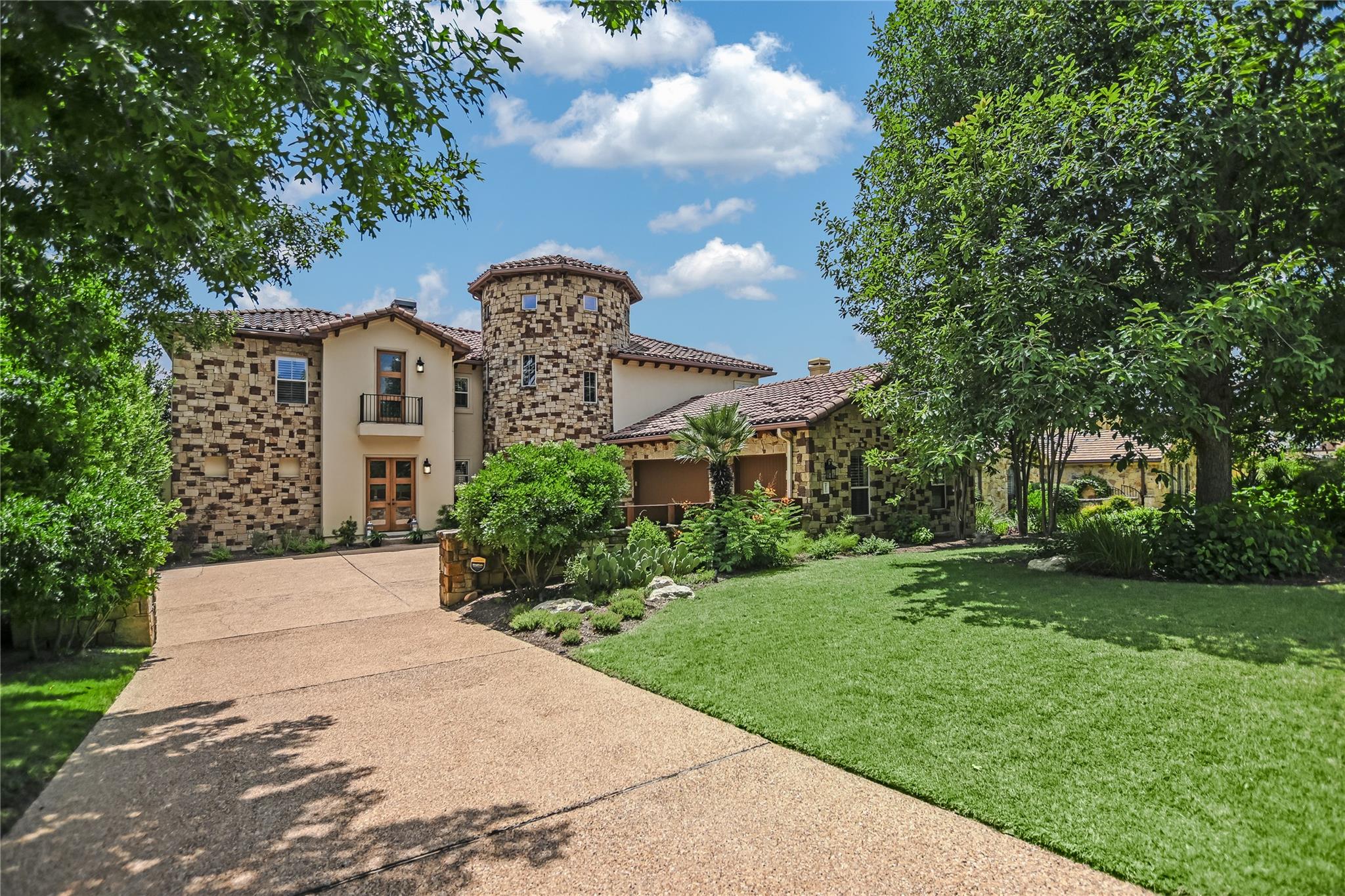211 Jack Nicklaus Dr, Austin, TX 78738