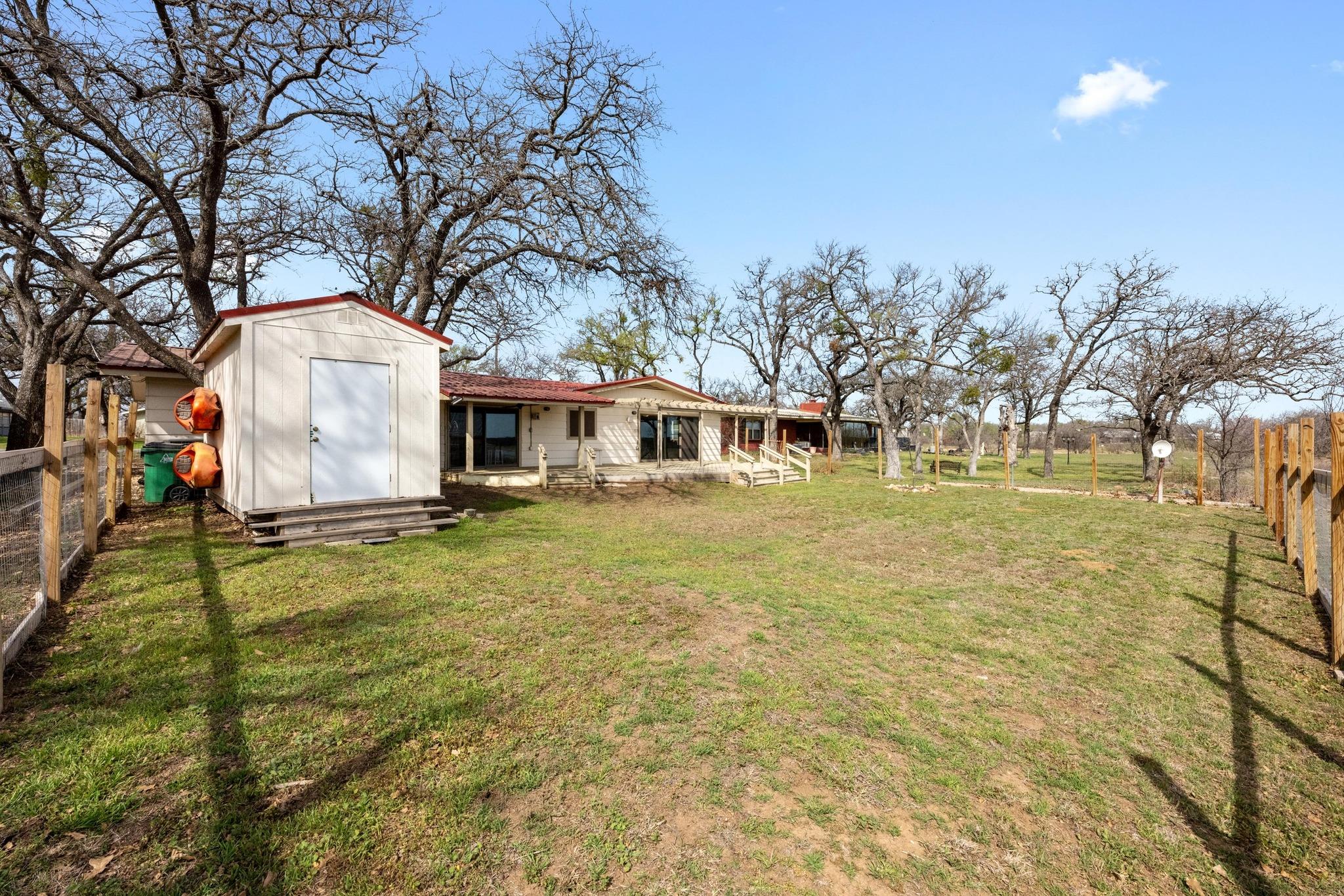 126 Lakeview Dr, Buchanan Dam, TX 78609