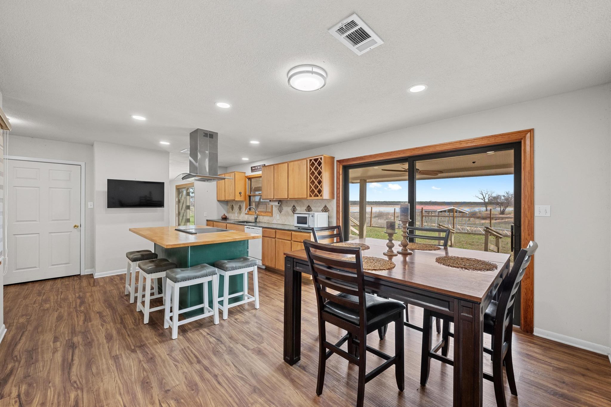 126 Lakeview Dr, Buchanan Dam, TX 78609