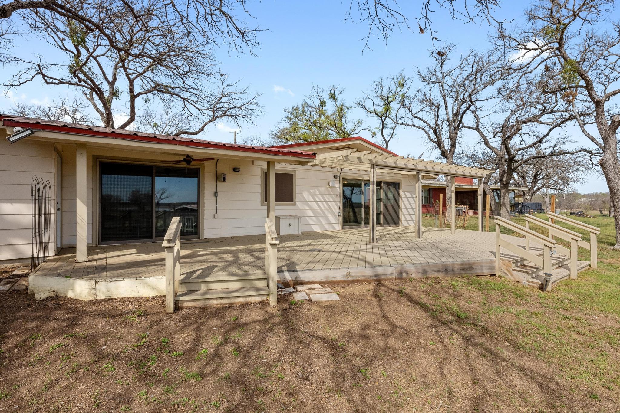 126 Lakeview Dr, Buchanan Dam, TX 78609