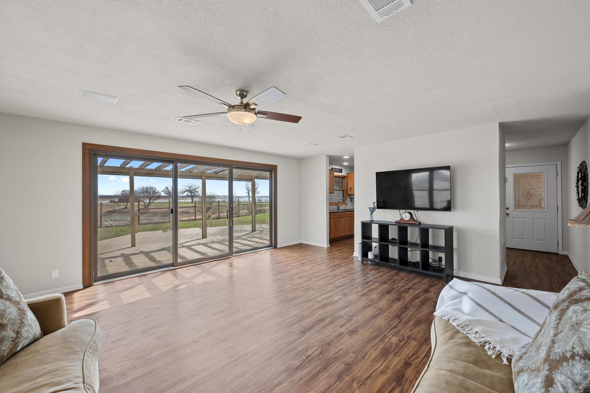 126 Lakeview Dr, Buchanan Dam, TX 78609