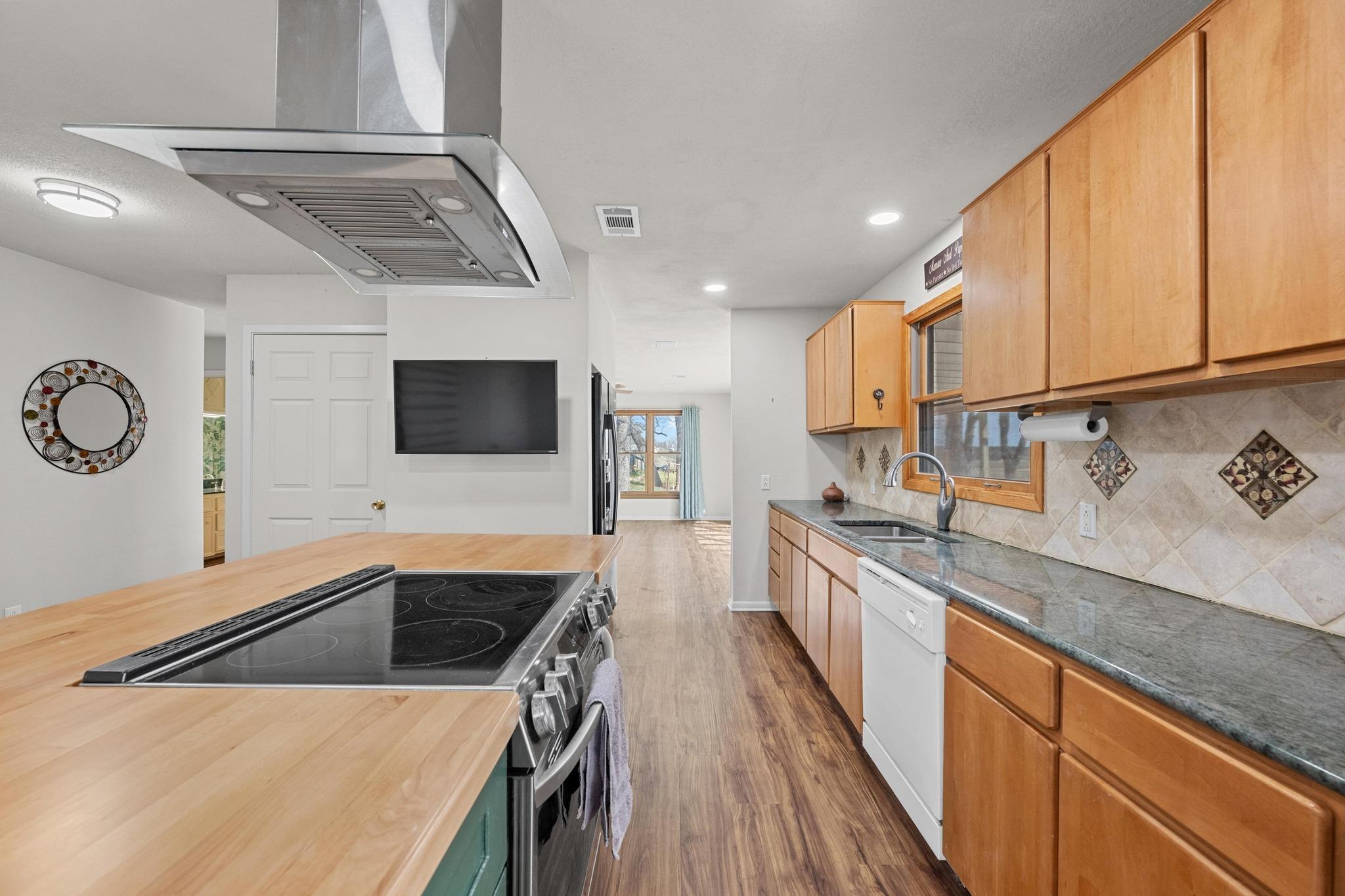126 Lakeview Dr, Buchanan Dam, TX 78609