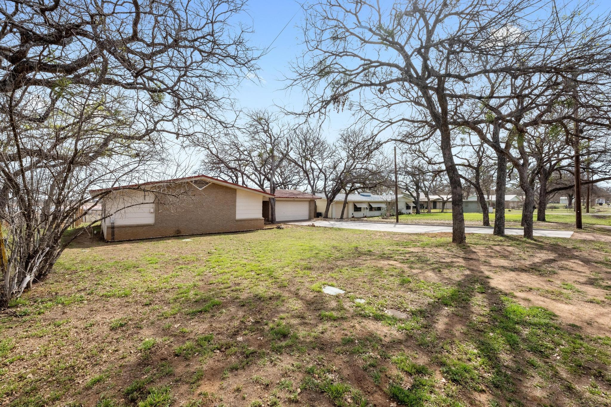 126 Lakeview Dr, Buchanan Dam, TX 78609