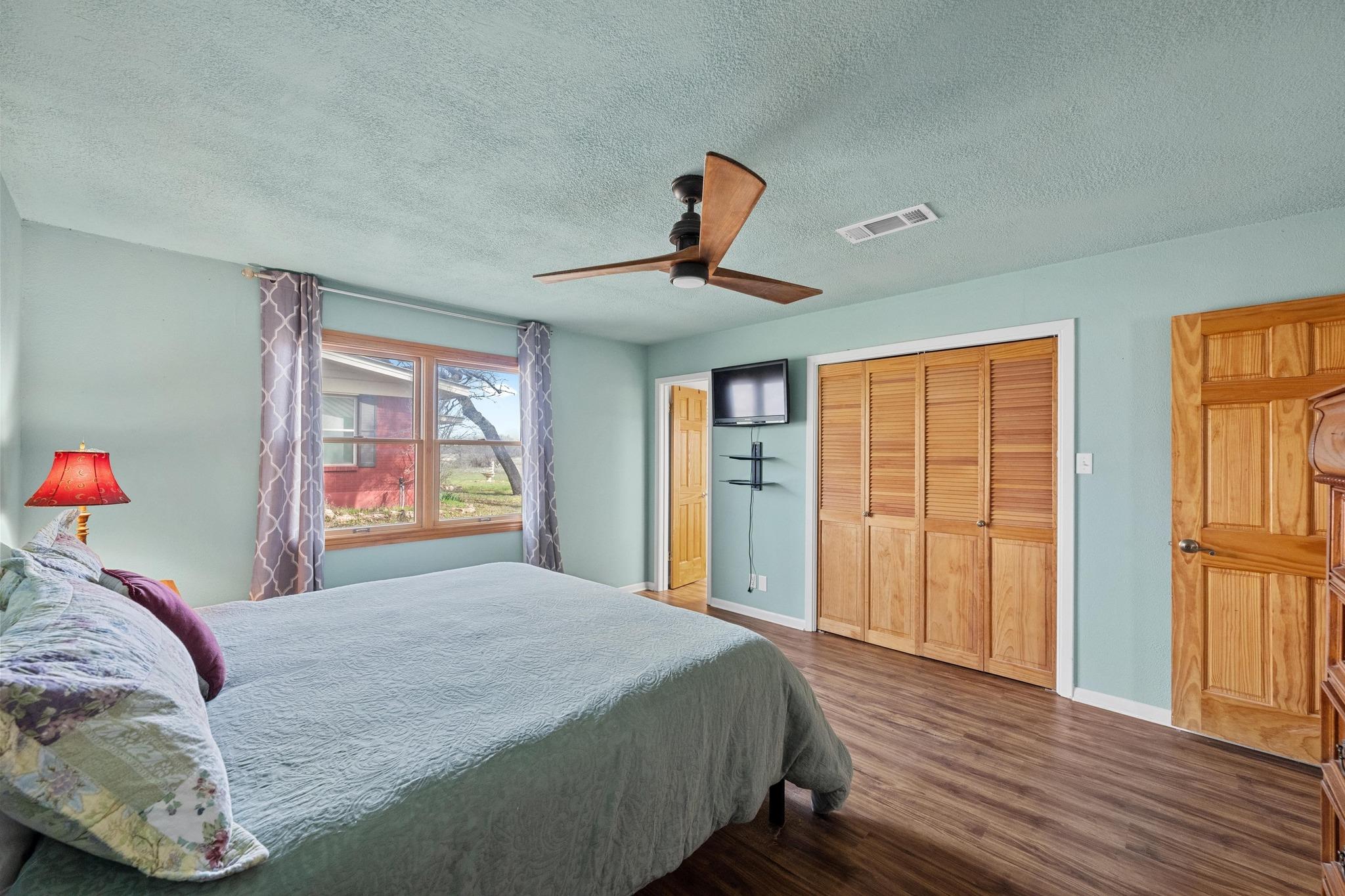 126 Lakeview Dr, Buchanan Dam, TX 78609