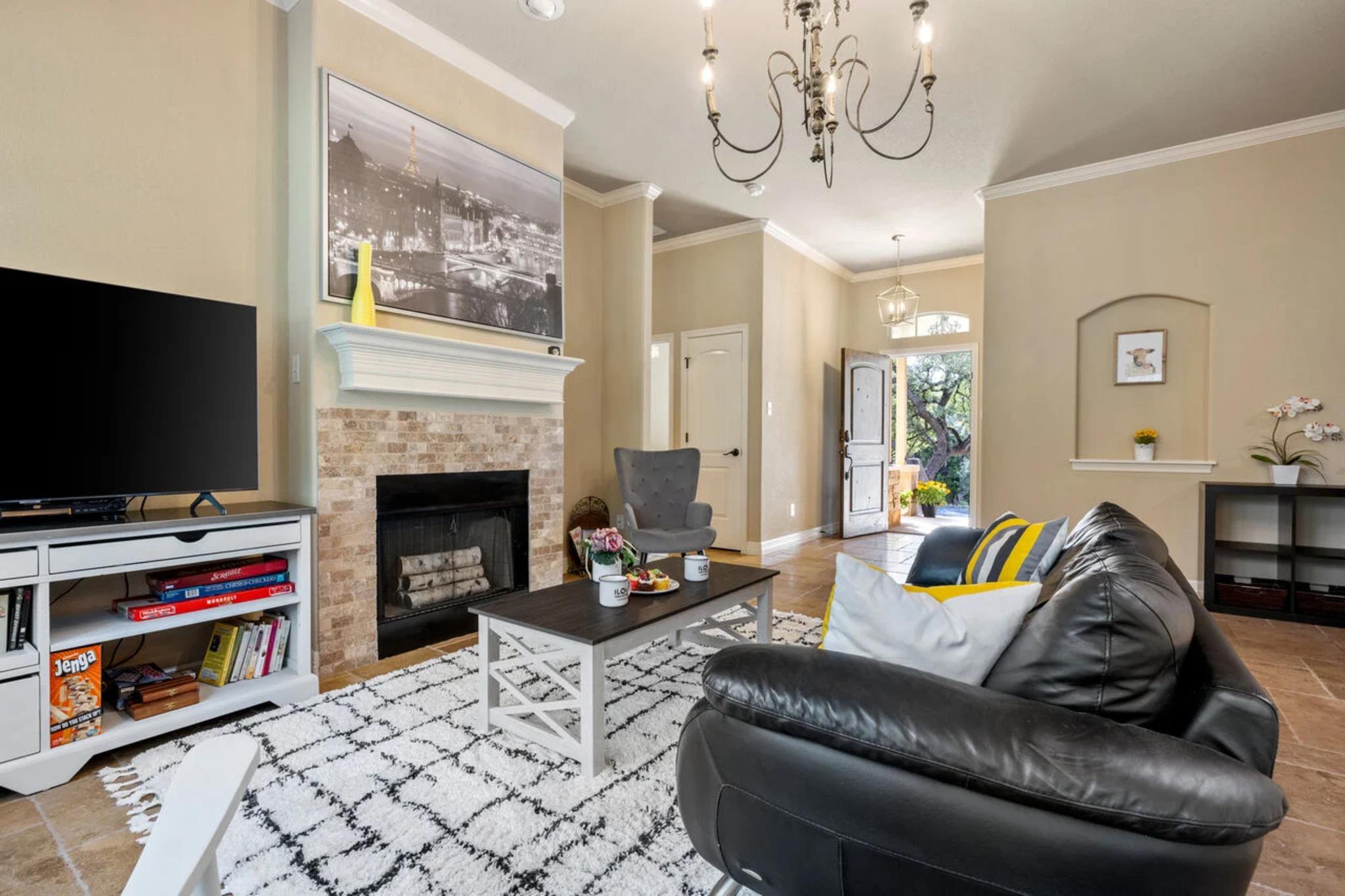 10033 Longhorn Skwy, Dripping Springs, TX 78620