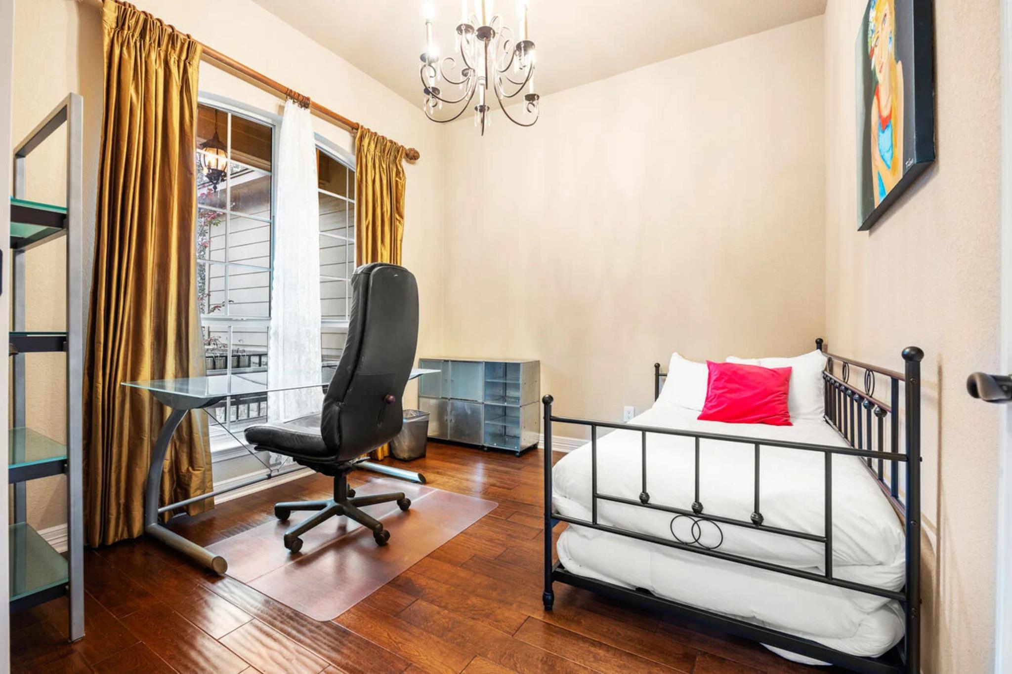 10033 Longhorn Skwy, Dripping Springs, TX 78620