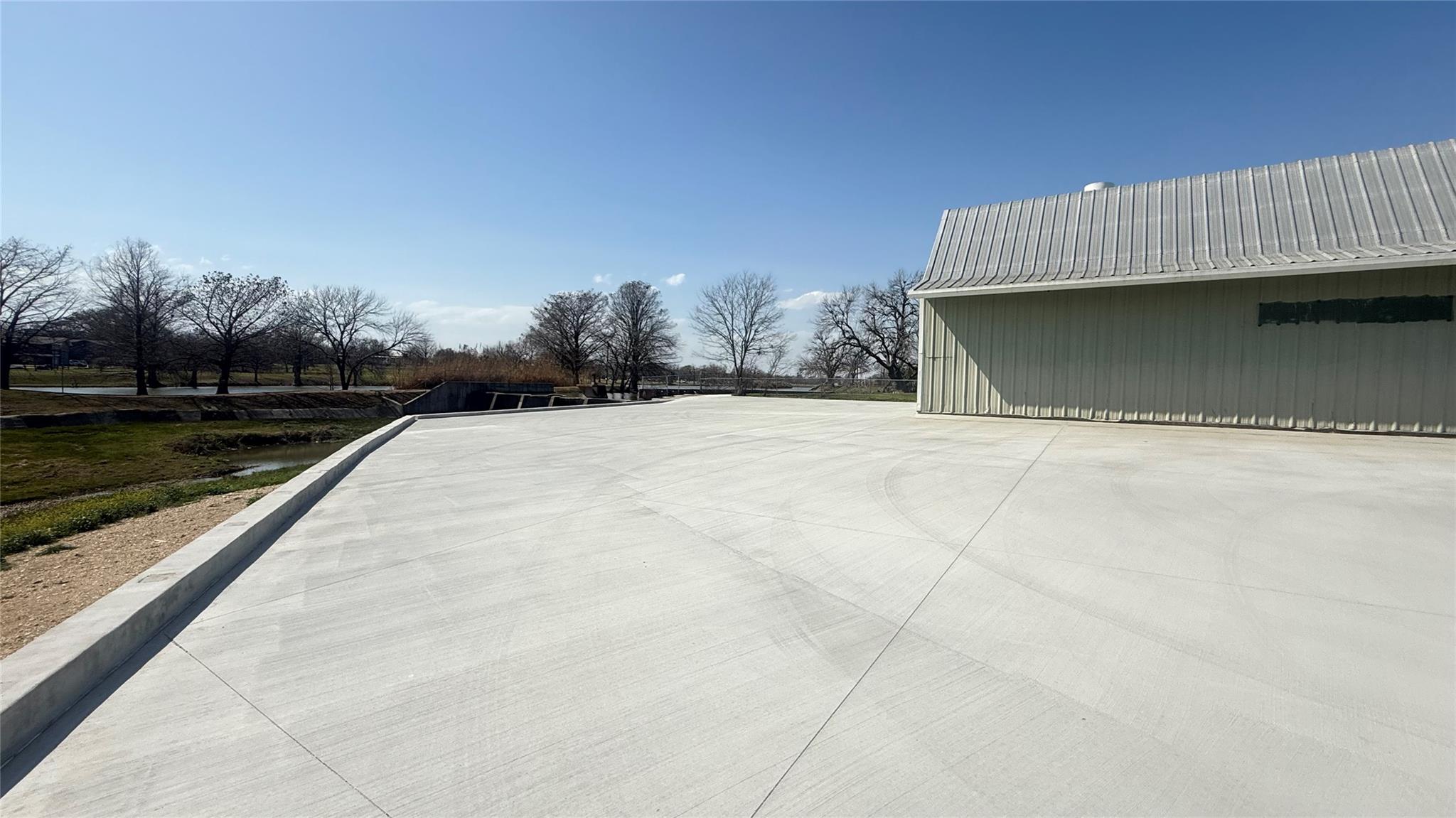 1425 N Main St, Taylor, TX 76574