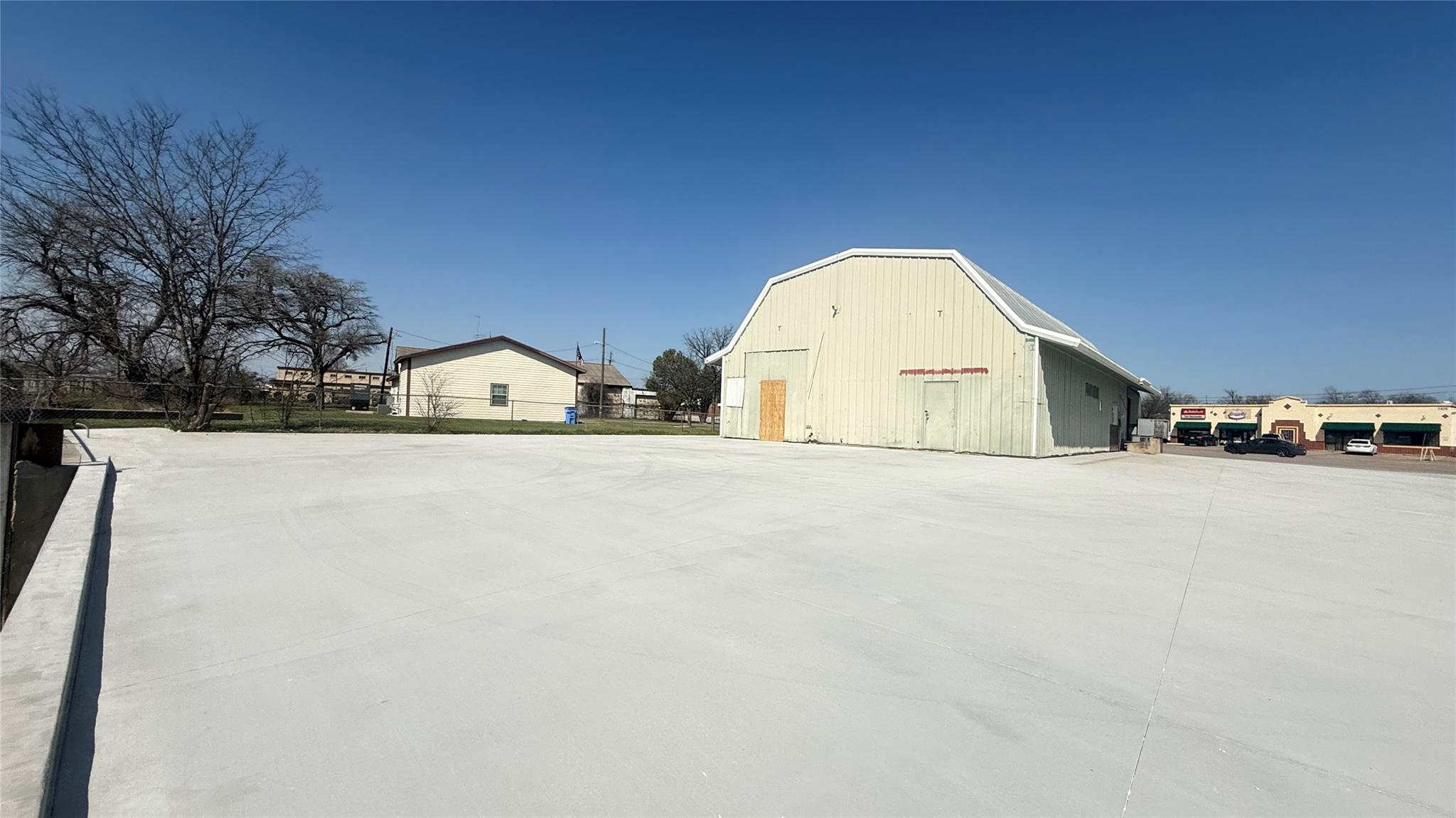 1425 N Main St, Taylor, TX 76574