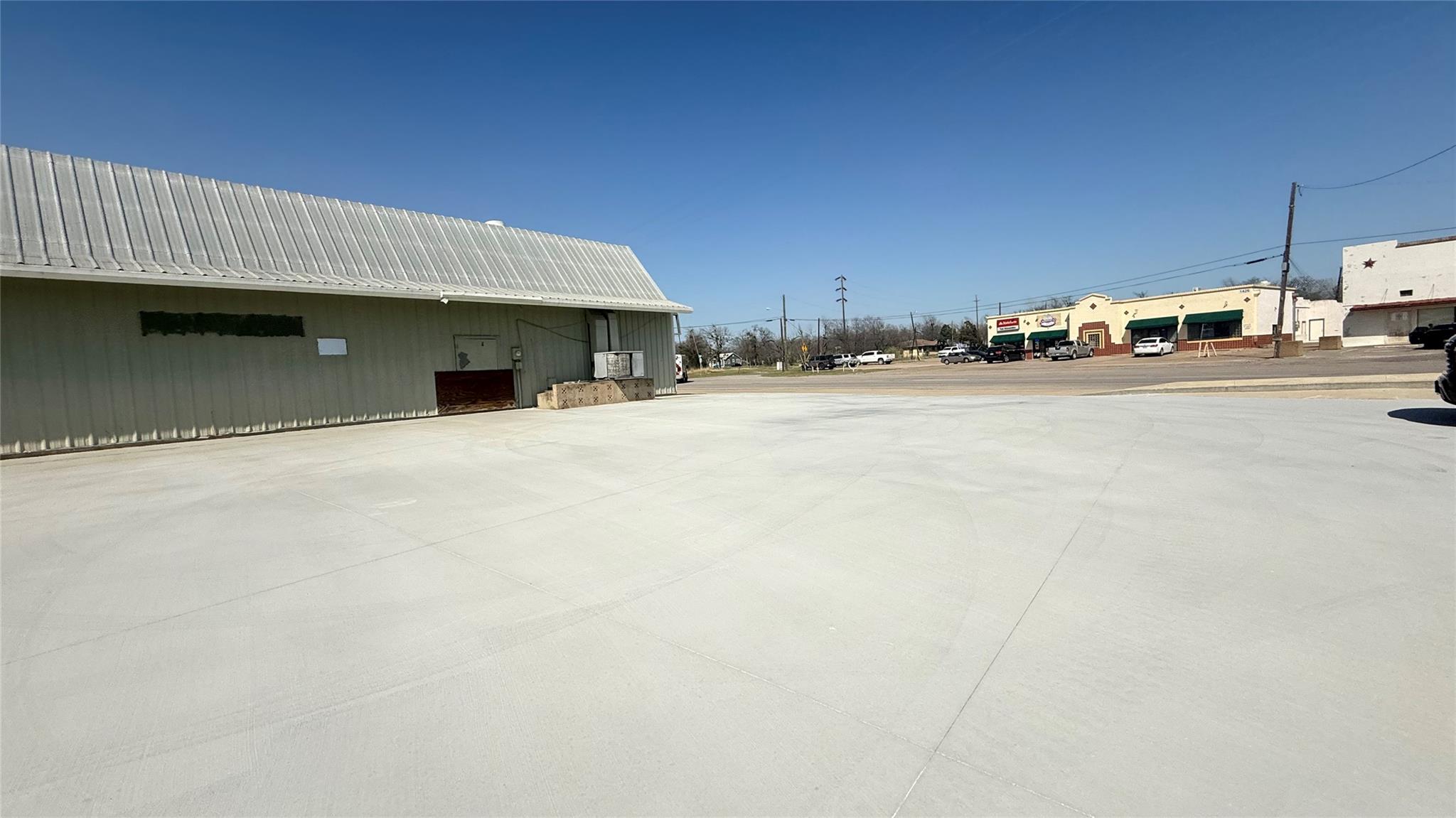 1425 N Main St, Taylor, TX 76574