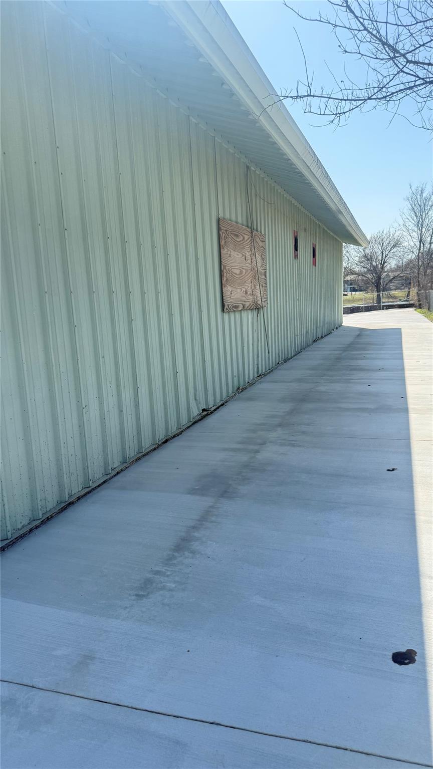 1425 N Main St, Taylor, TX 76574