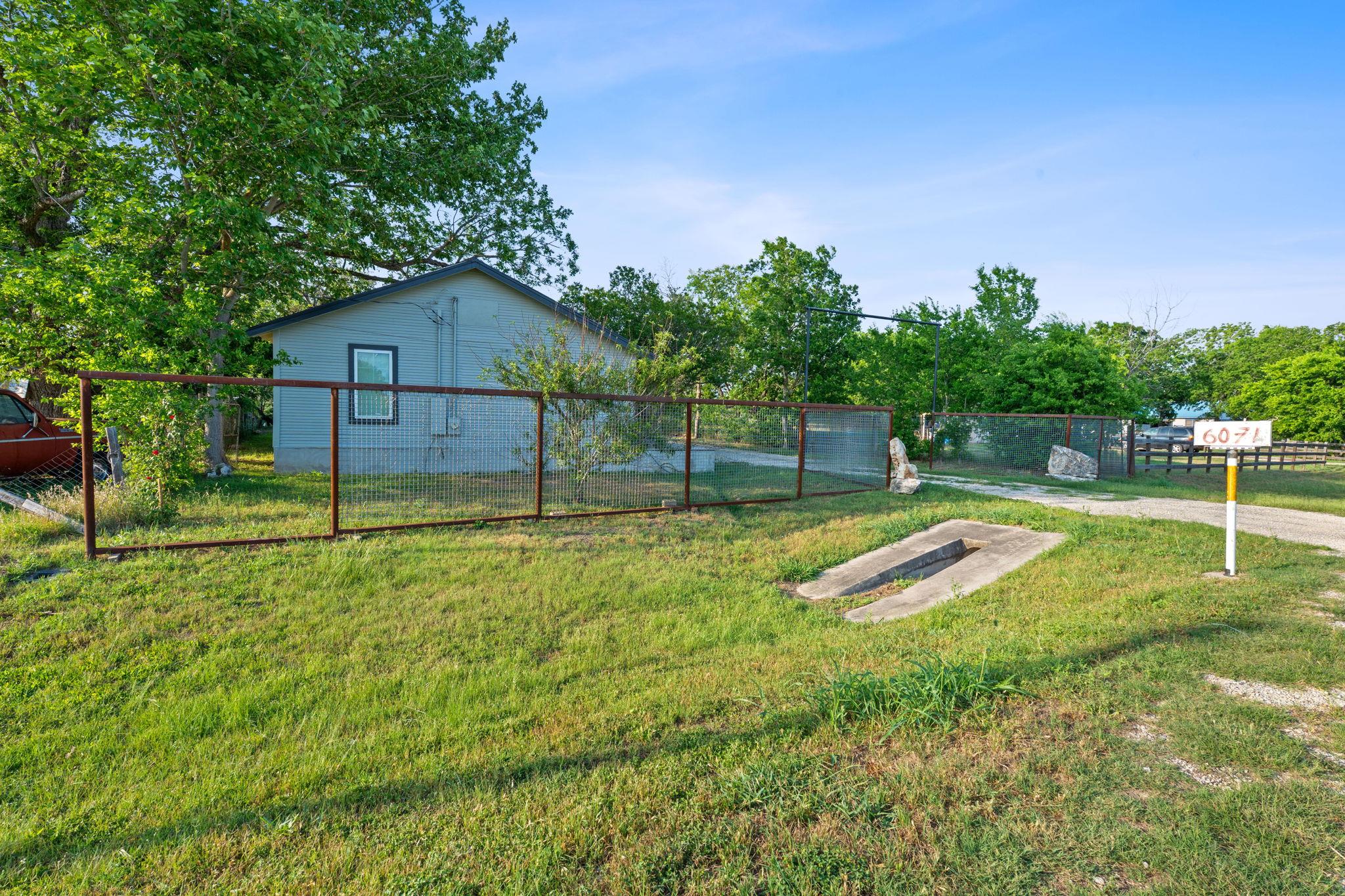 6071 Fm 713, Dale, TX 78616