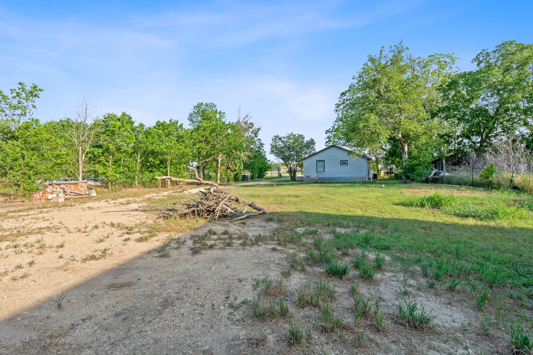 6071 Fm 713, Dale, TX 78616