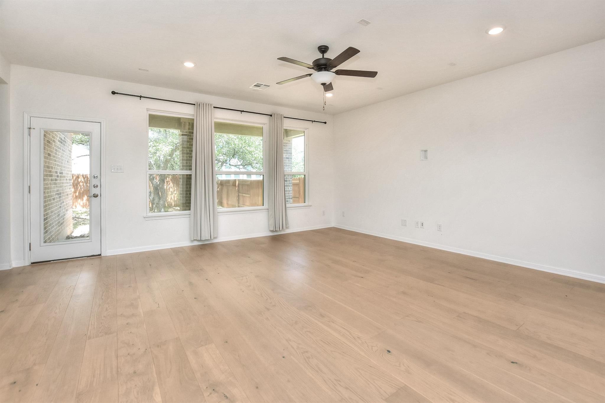 141 Green Knoll Ln, Georgetown, TX 78628