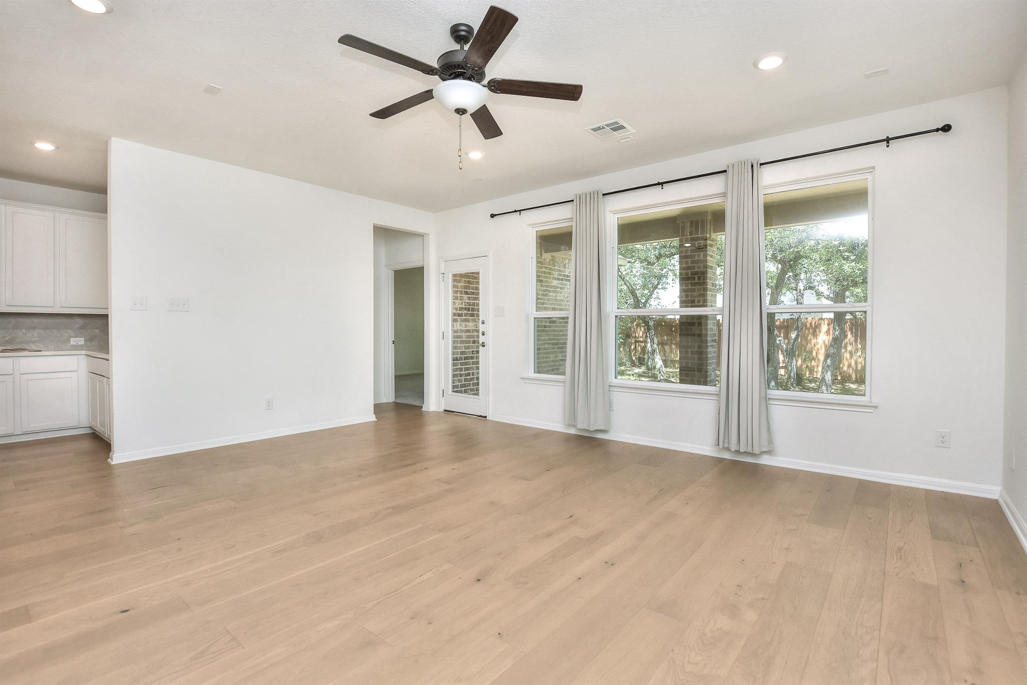 141 Green Knoll Ln, Georgetown, TX 78628