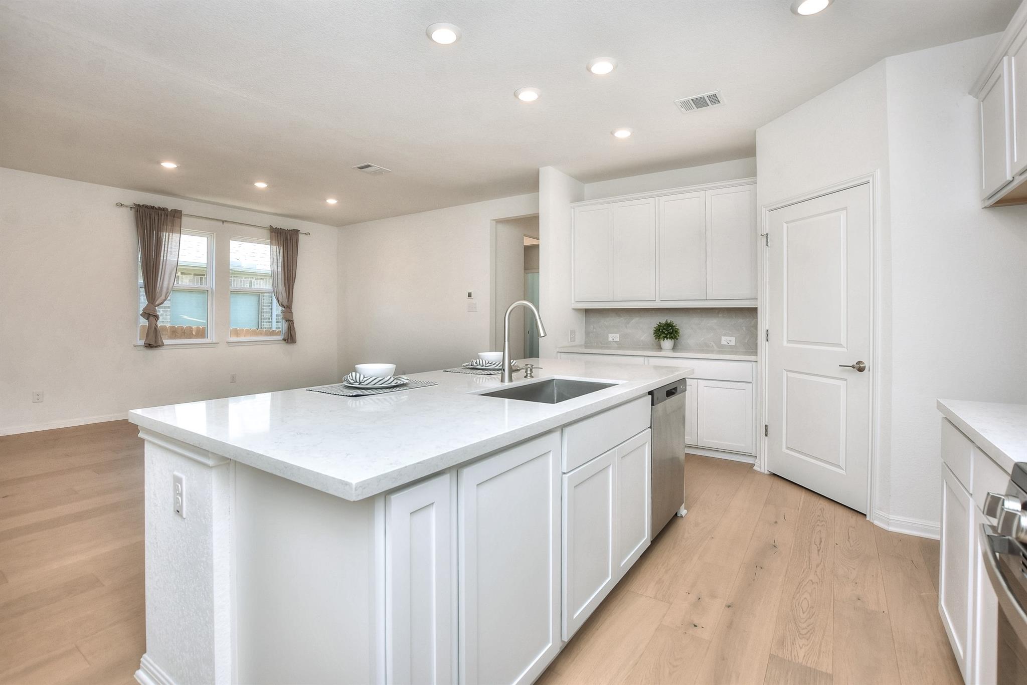 141 Green Knoll Ln, Georgetown, TX 78628