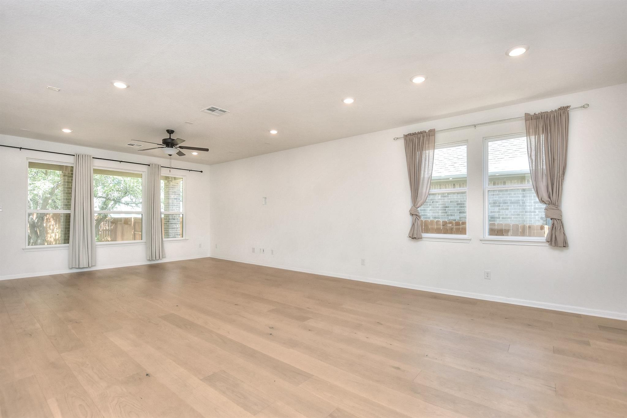 141 Green Knoll Ln, Georgetown, TX 78628