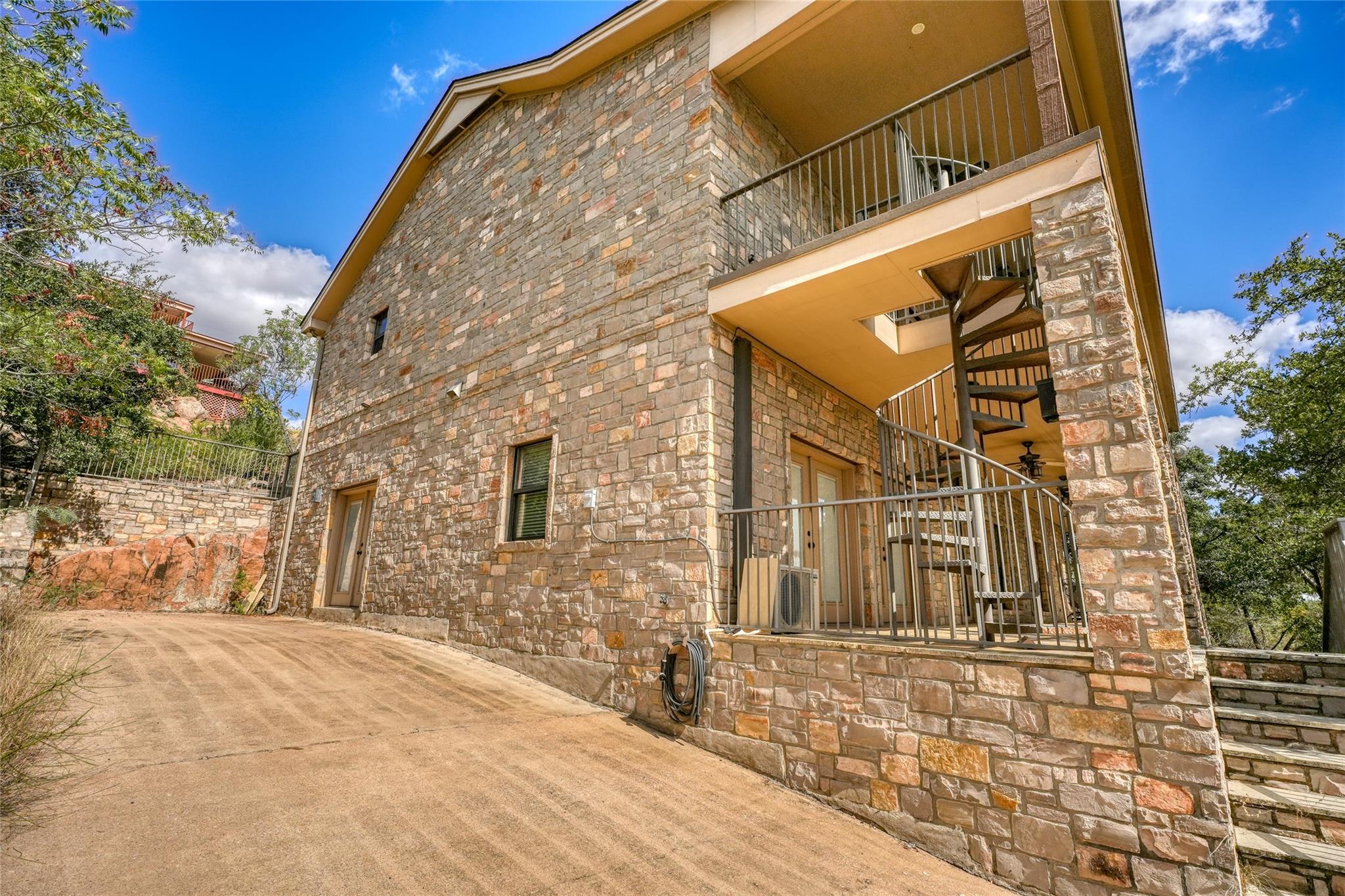 604 N Inwood Rd, Buchanan Dam, TX 78609