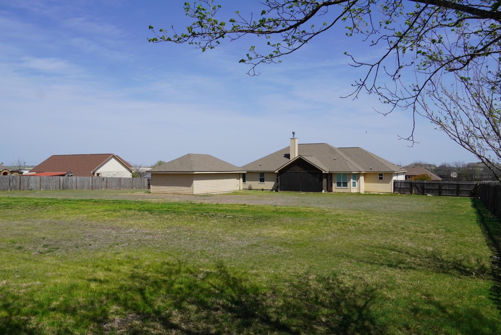 141 Oak Stone Dr, Jarrell, TX 76537