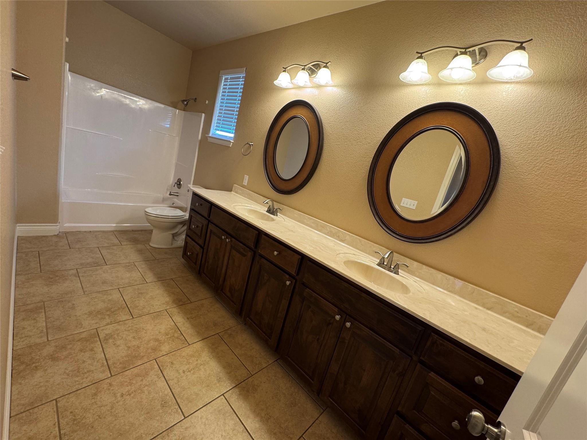 141 Oak Stone Dr, Jarrell, TX 76537