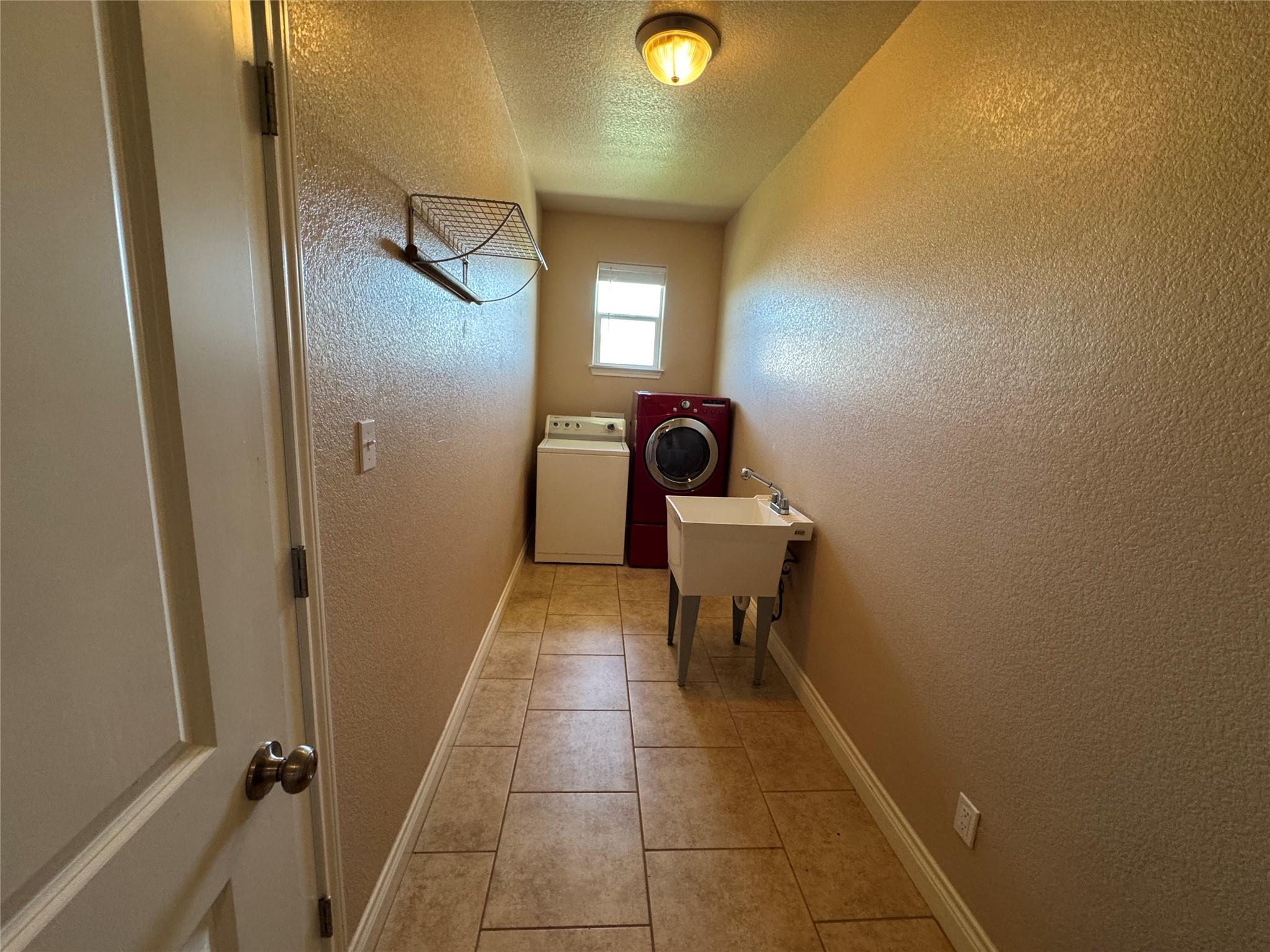 141 Oak Stone Dr, Jarrell, TX 76537