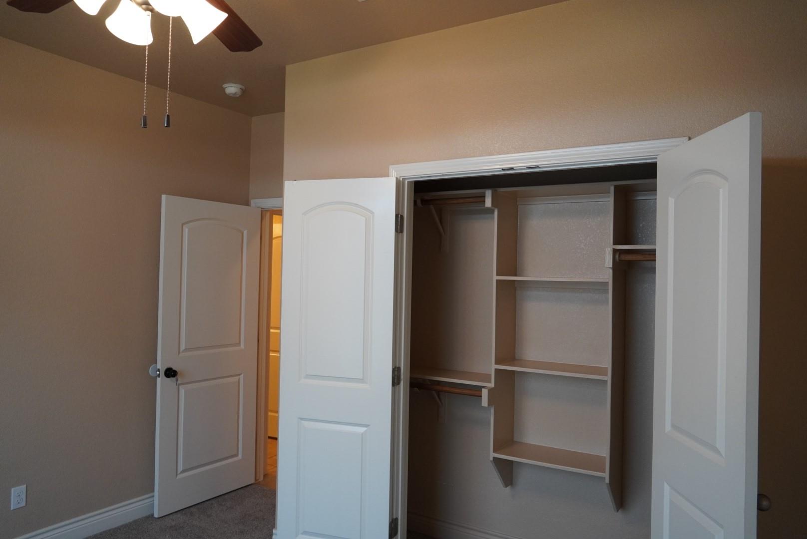 141 Oak Stone Dr, Jarrell, TX 76537