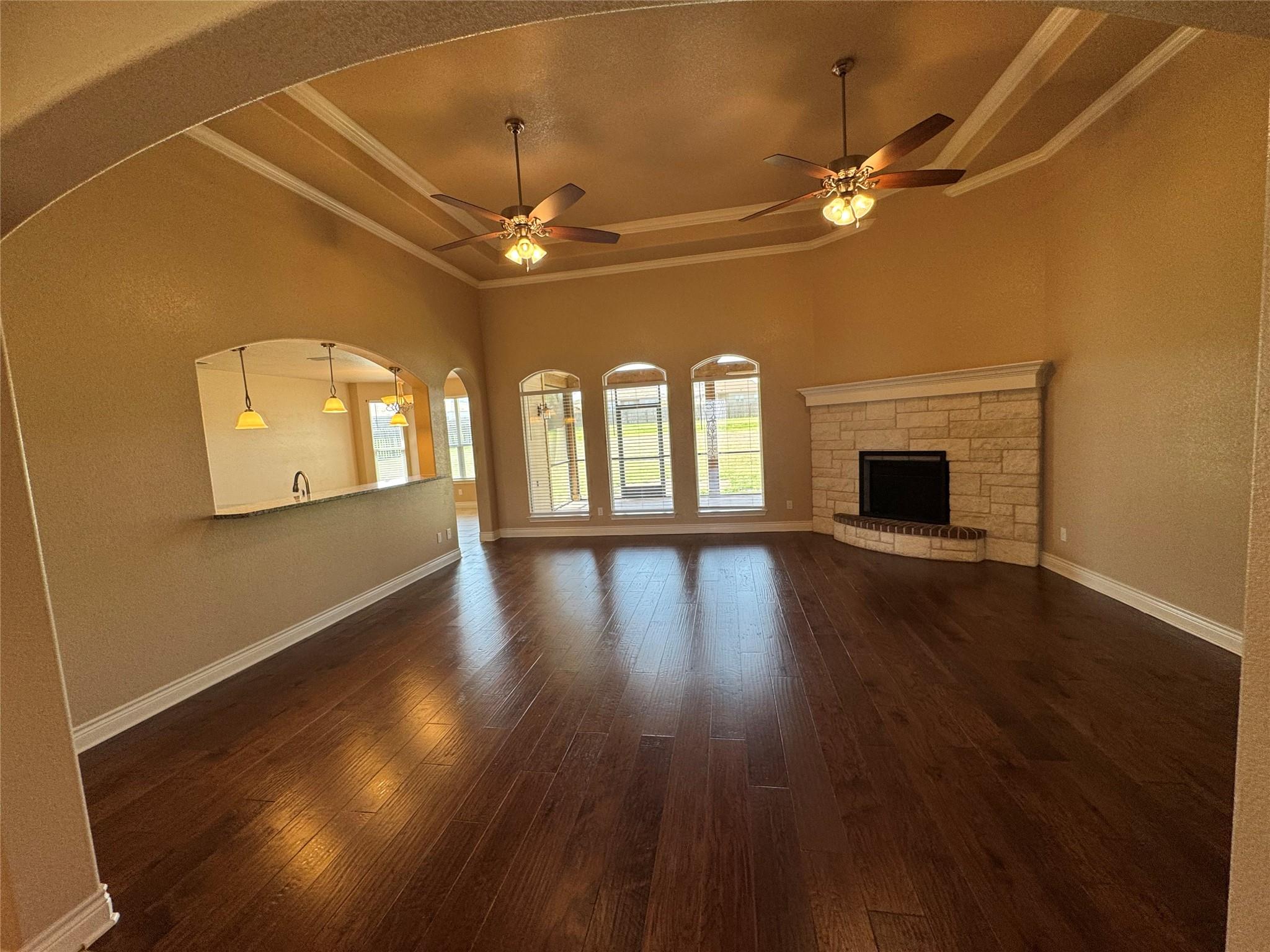 141 Oak Stone Dr, Jarrell, TX 76537