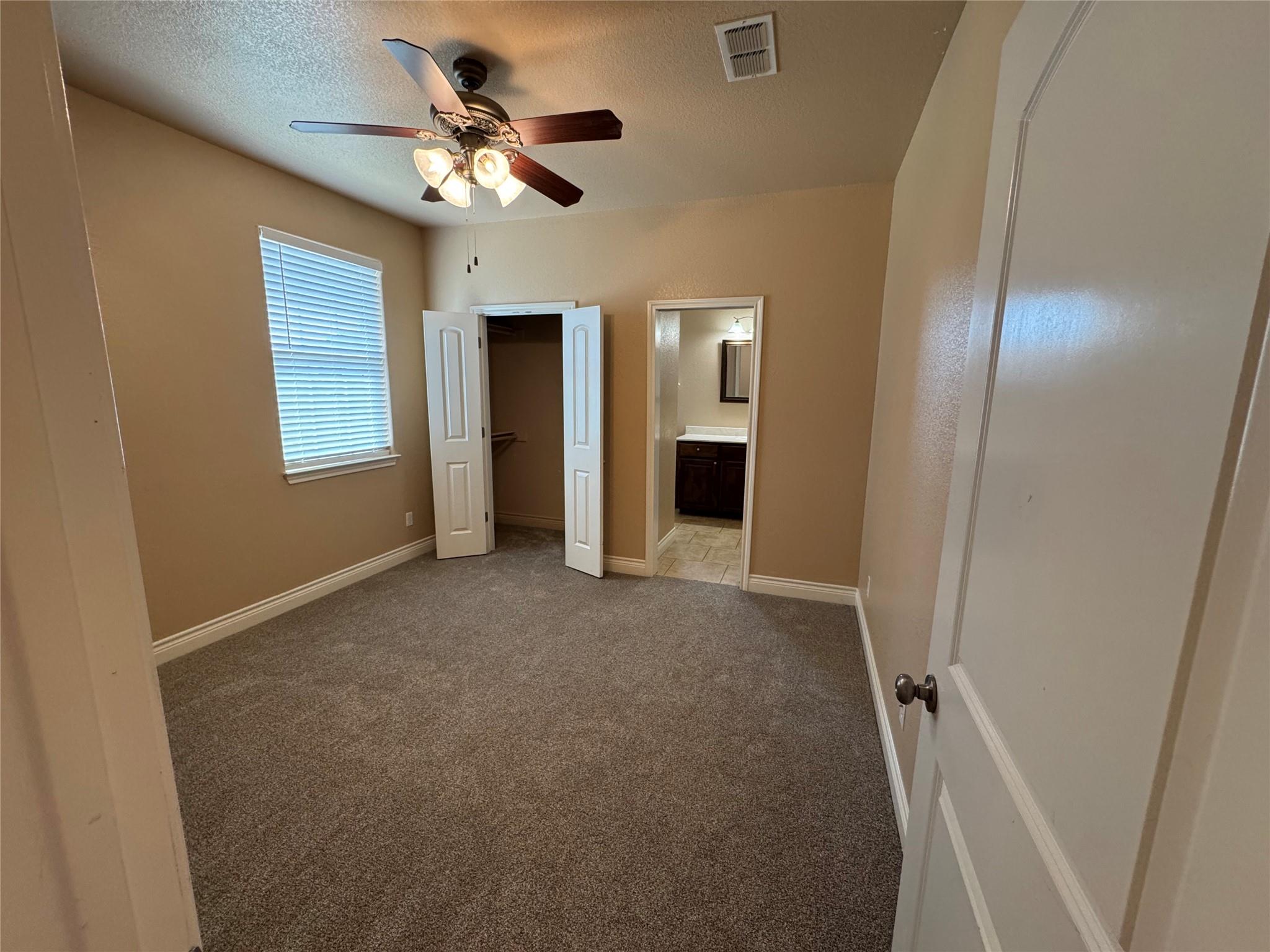 141 Oak Stone Dr, Jarrell, TX 76537