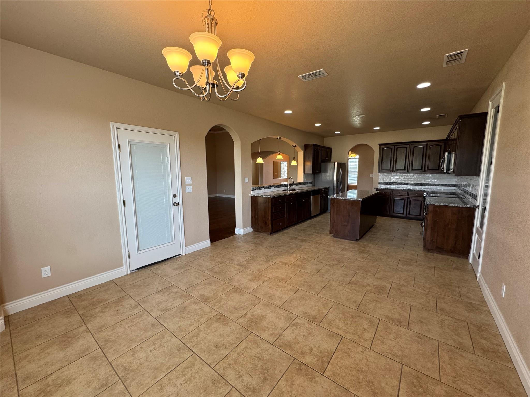 141 Oak Stone Dr, Jarrell, TX 76537
