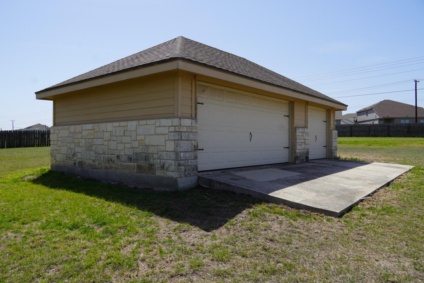 141 Oak Stone Dr, Jarrell, TX 76537