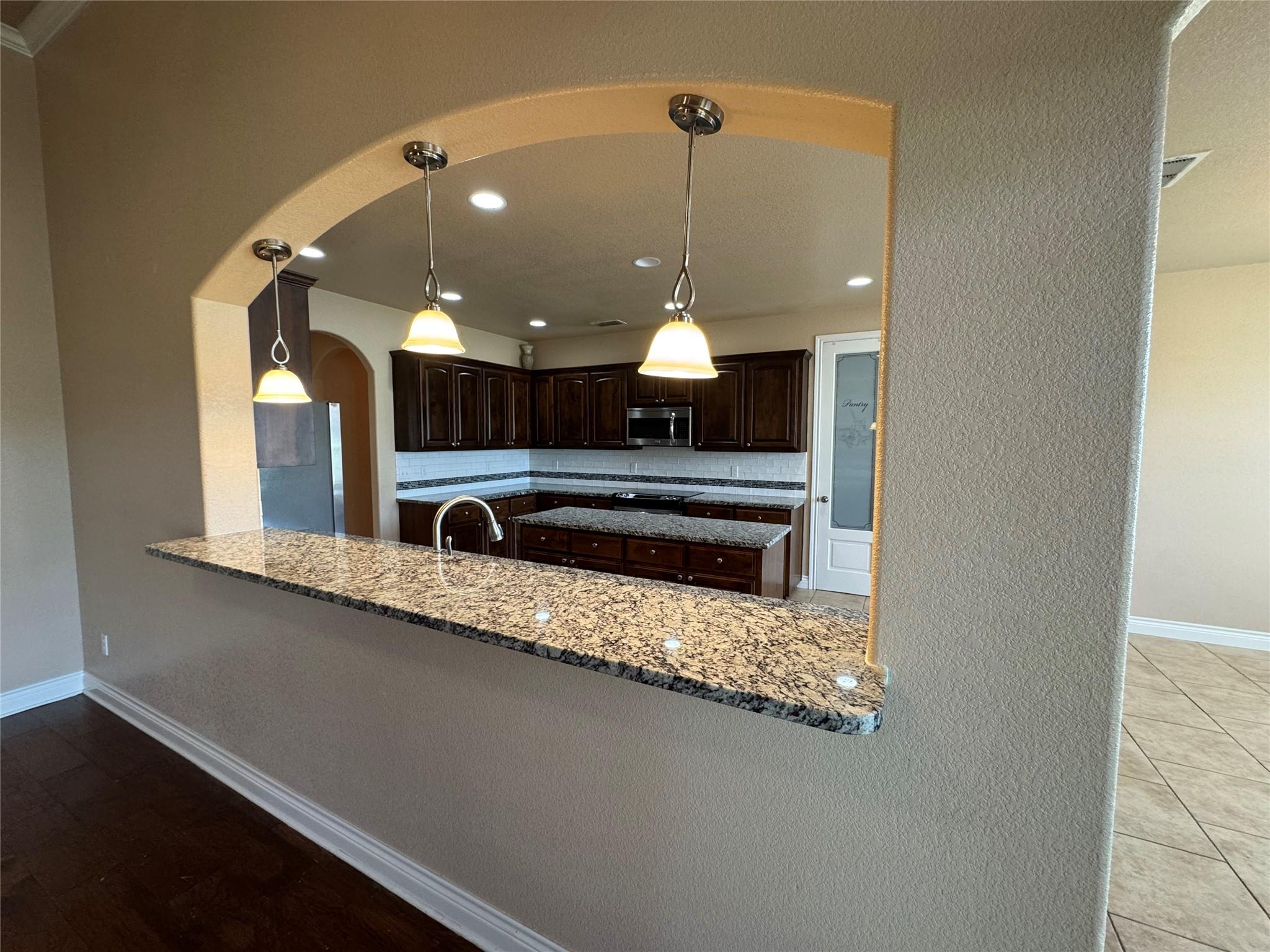 141 Oak Stone Dr, Jarrell, TX 76537