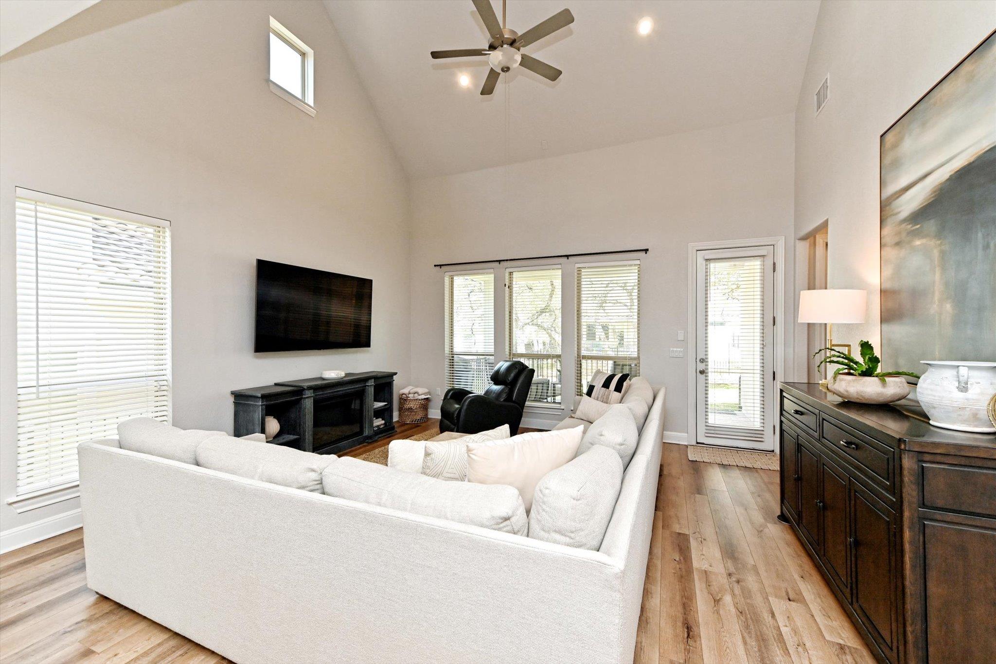 11912 Bayshore Cv, Austin, TX 78726