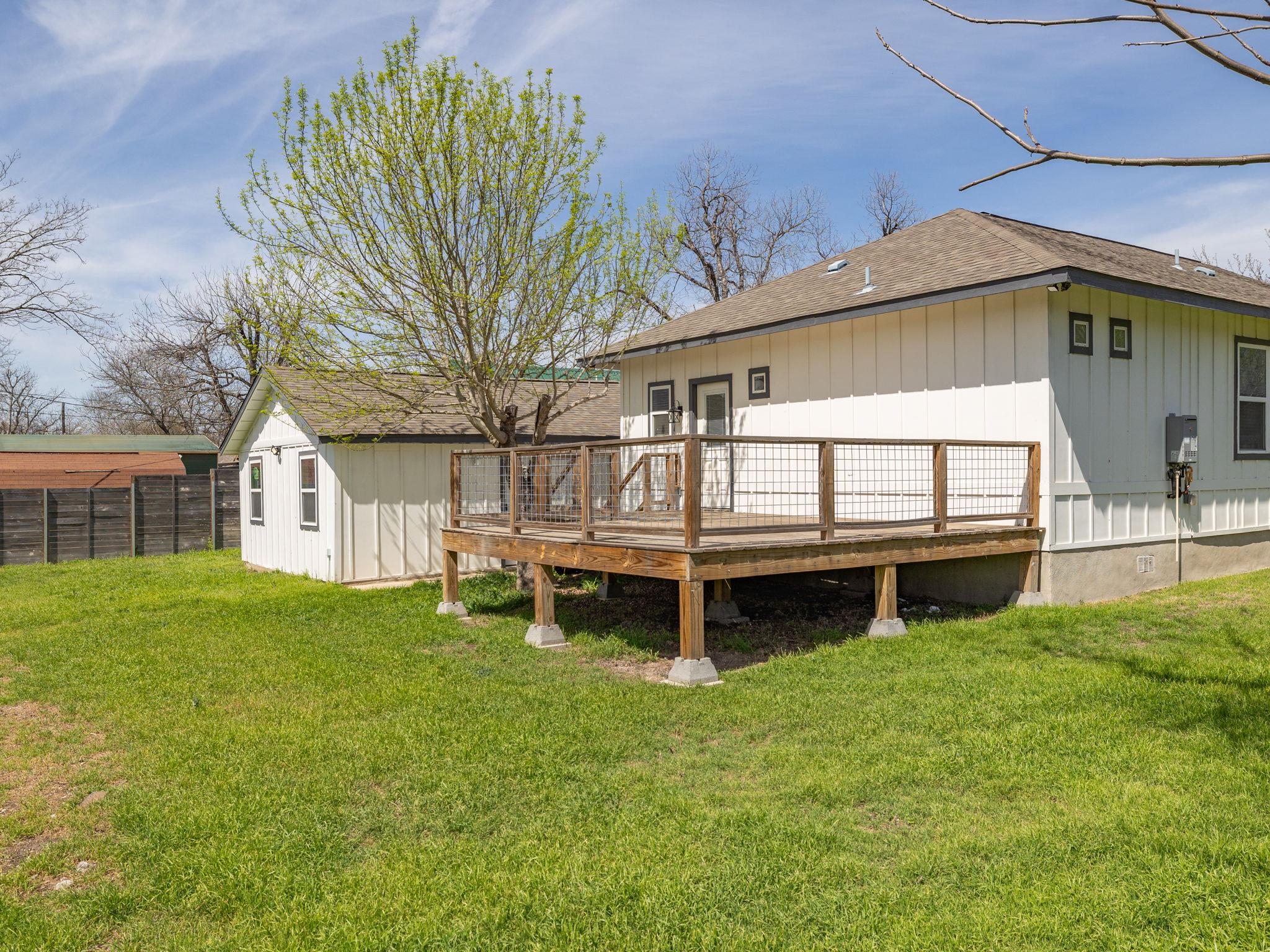 1401 W 7th St, Taylor, TX 76574