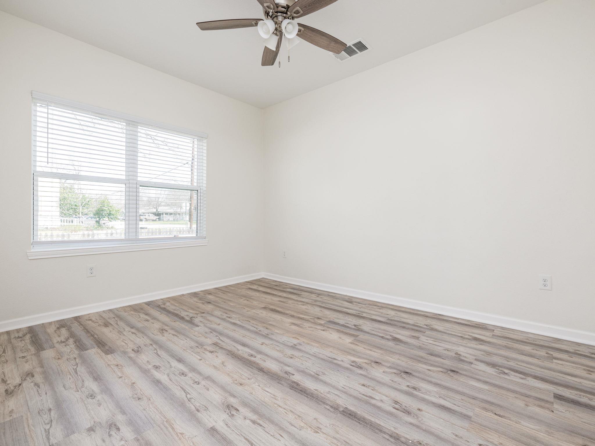 1401 W 7th St, Taylor, TX 76574