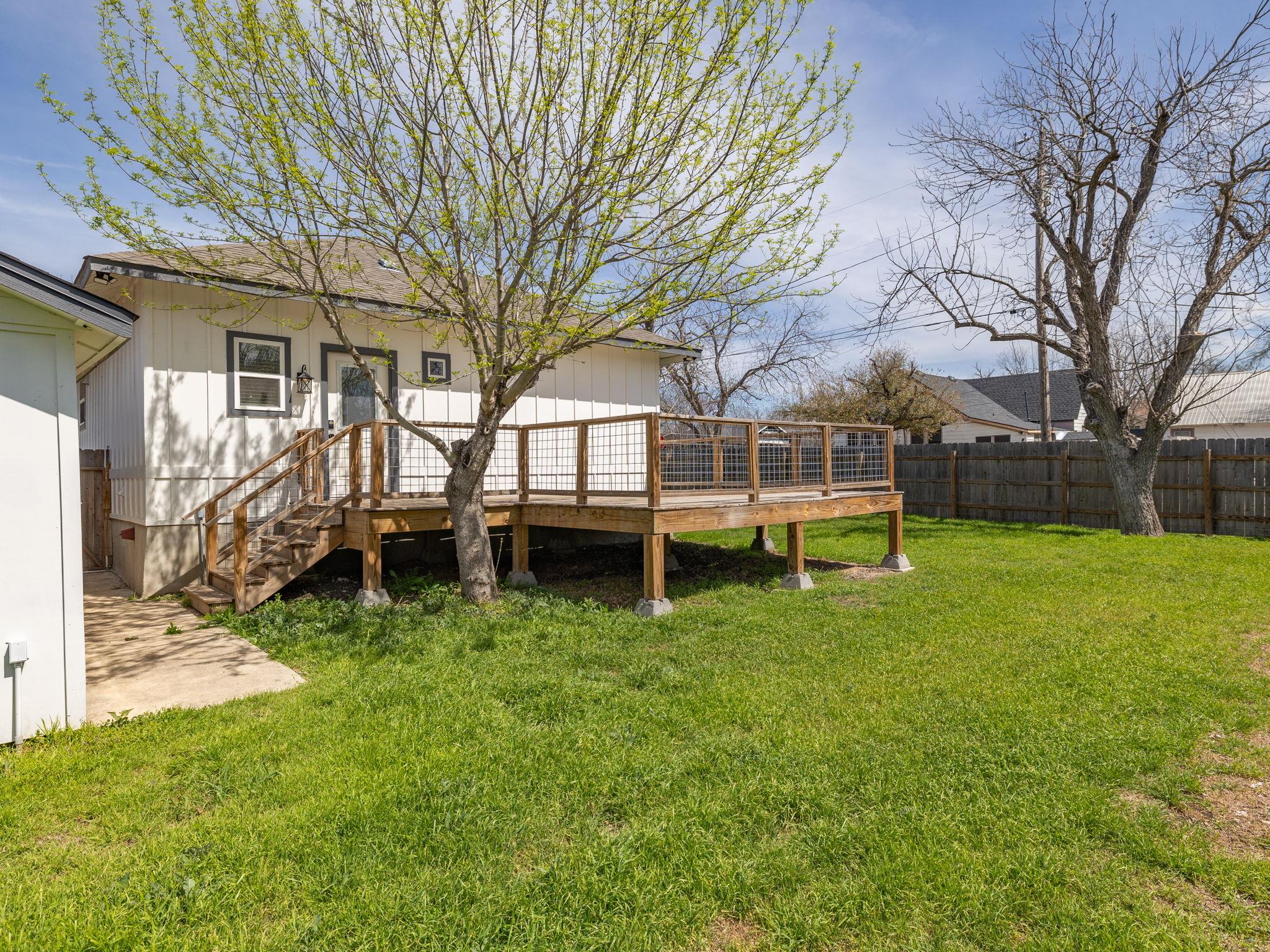 1401 W 7th St, Taylor, TX 76574