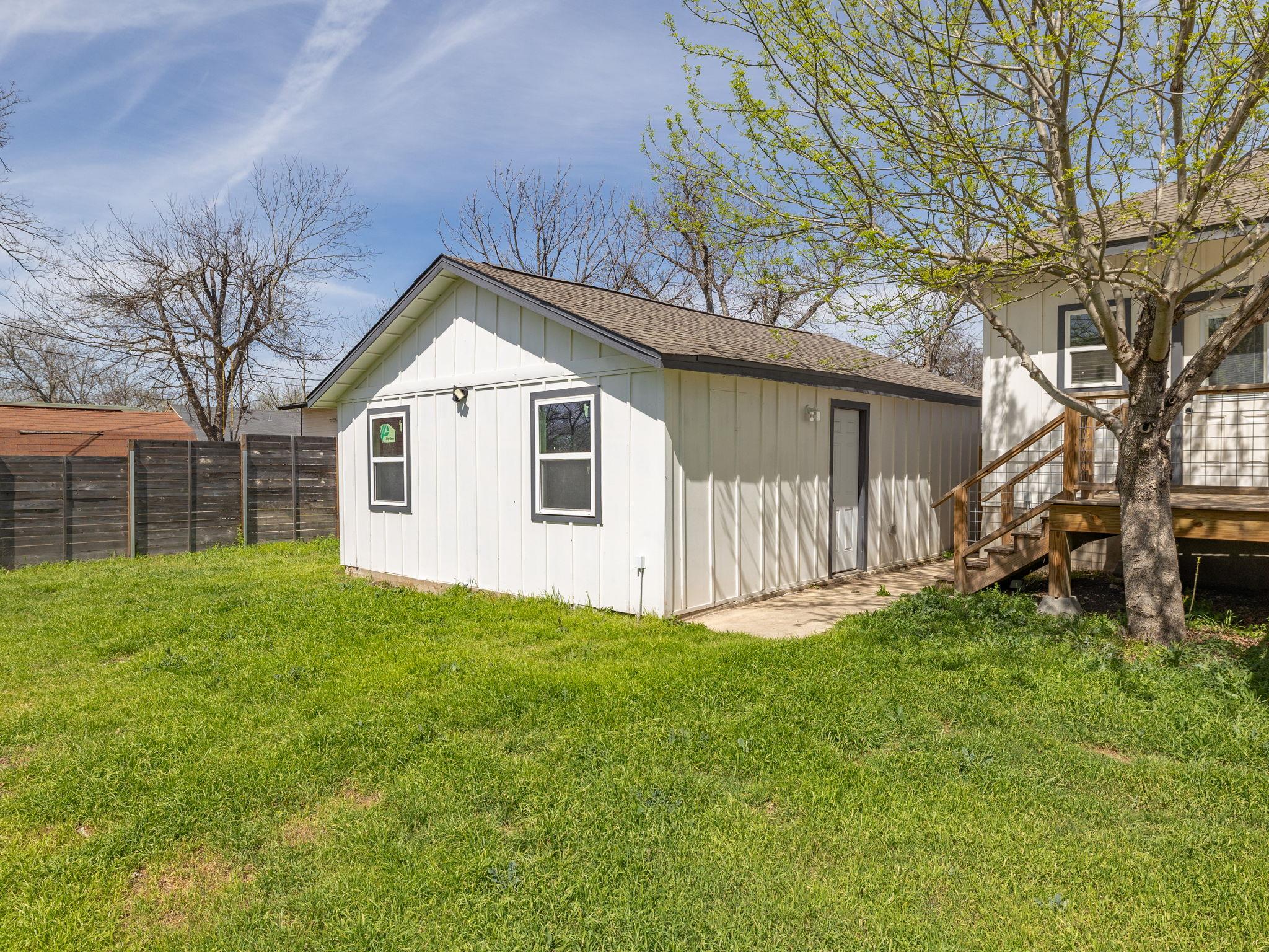 1401 W 7th St, Taylor, TX 76574