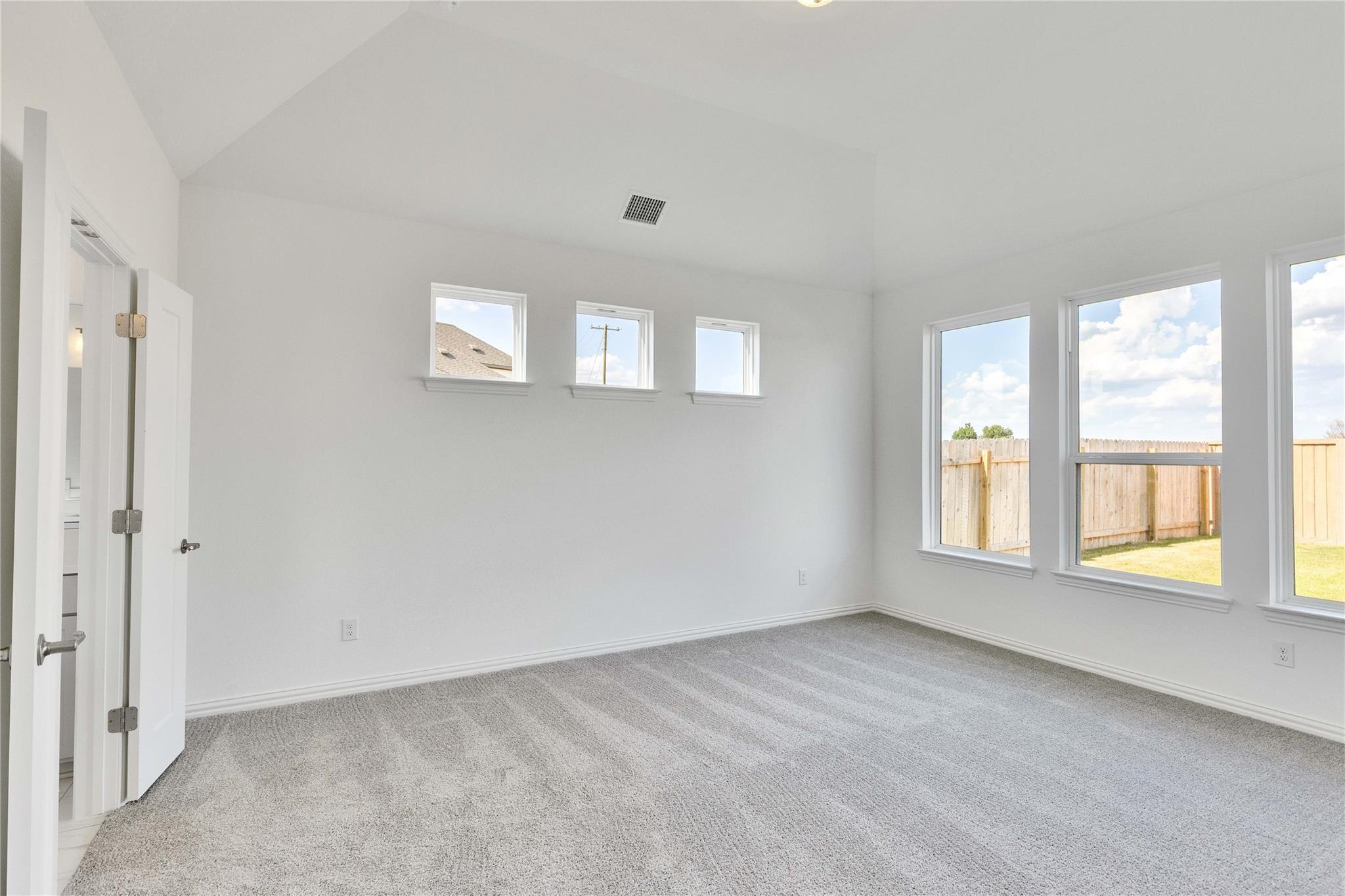 105 Greinert Dr, Taylor, TX 76574